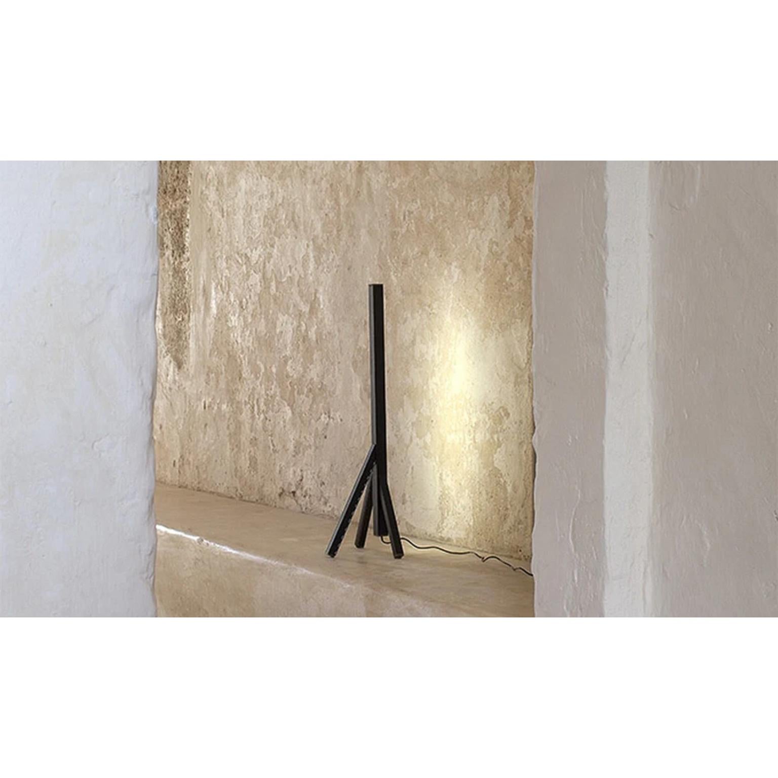 Autre Lampe à poser Steccolino en aluminium et cuir tanné au végétal par Oscar Maschera en vente