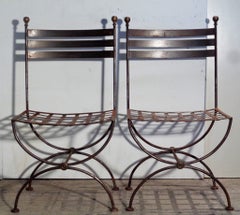 Chaises curules en acier et laiton de style classique des années 1960