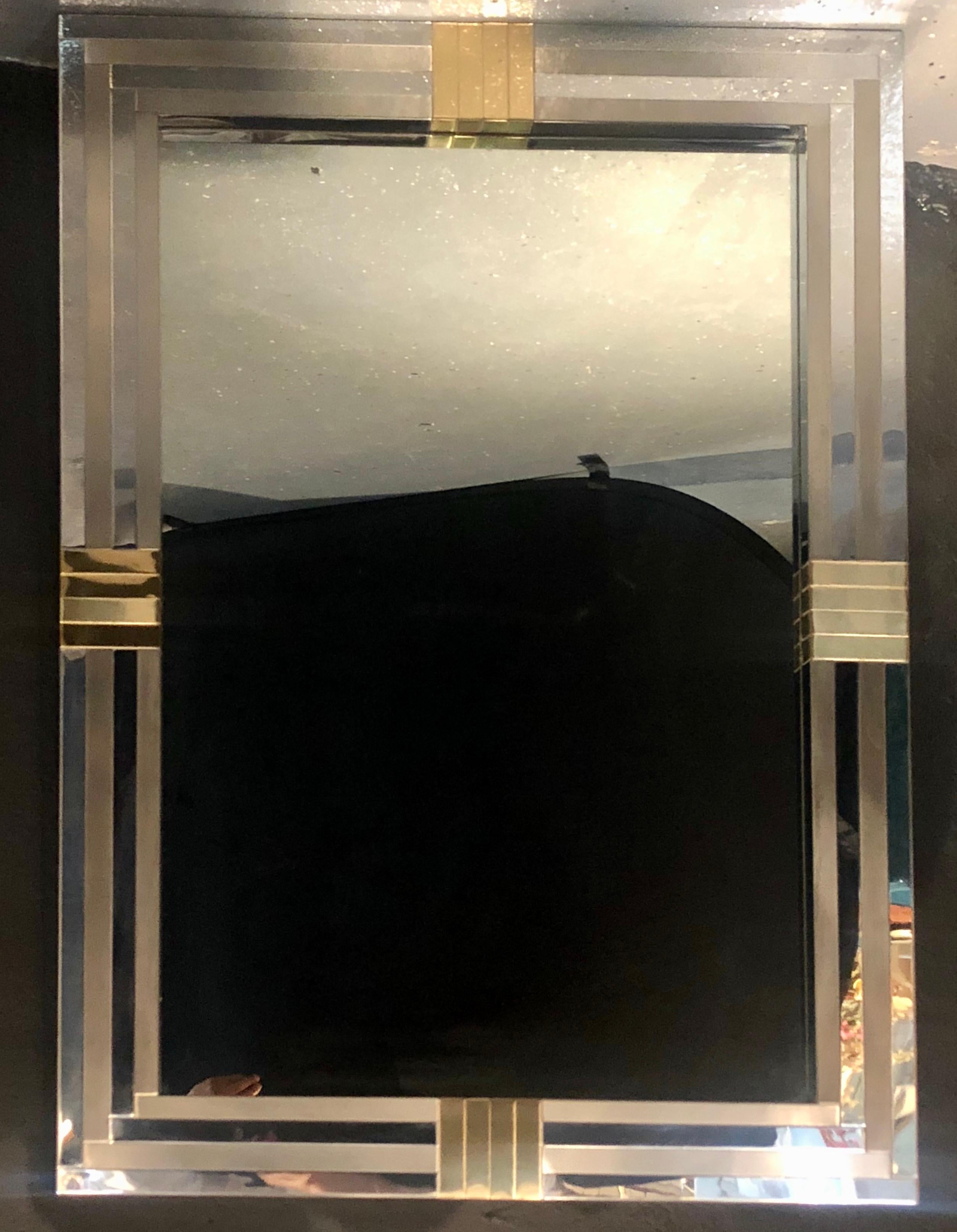 Miroir mural rectangulaire de style Maison Jansen, Hollywood Regency, acier, laiton Bon état - En vente à Manhasset, NY