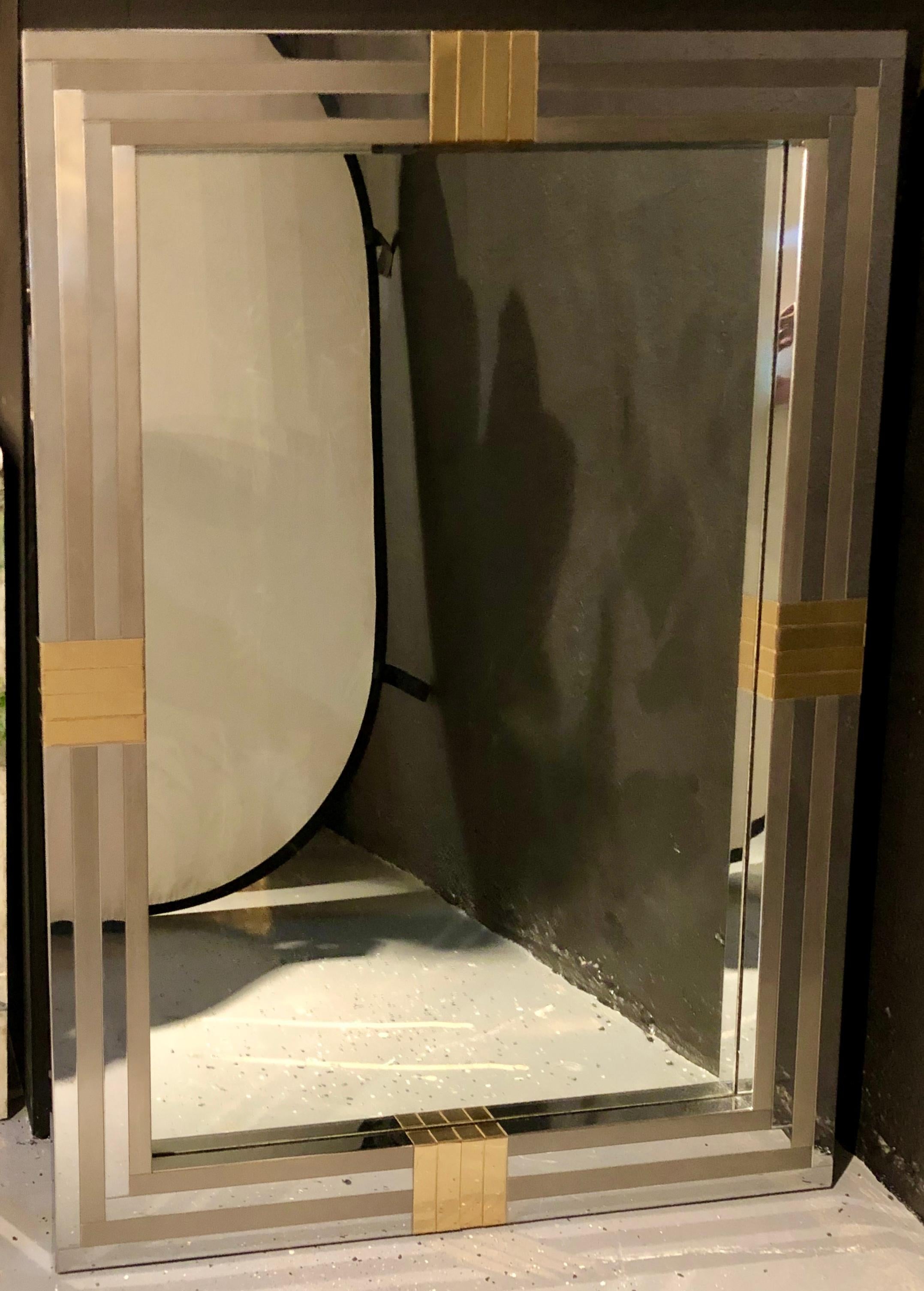 Miroir mural rectangulaire de style Maison Jansen, Hollywood Regency, acier, laiton en vente 4