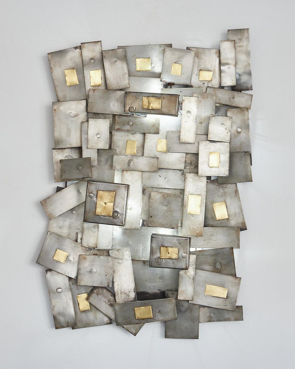 Französisch ca. 1960er Jahre
 
Brutalistische Wandleuchtenskulptur mit Quadraten und Rechtecken aus Messing und Stahl
von hinten beleuchtet.
 
Höhe 33