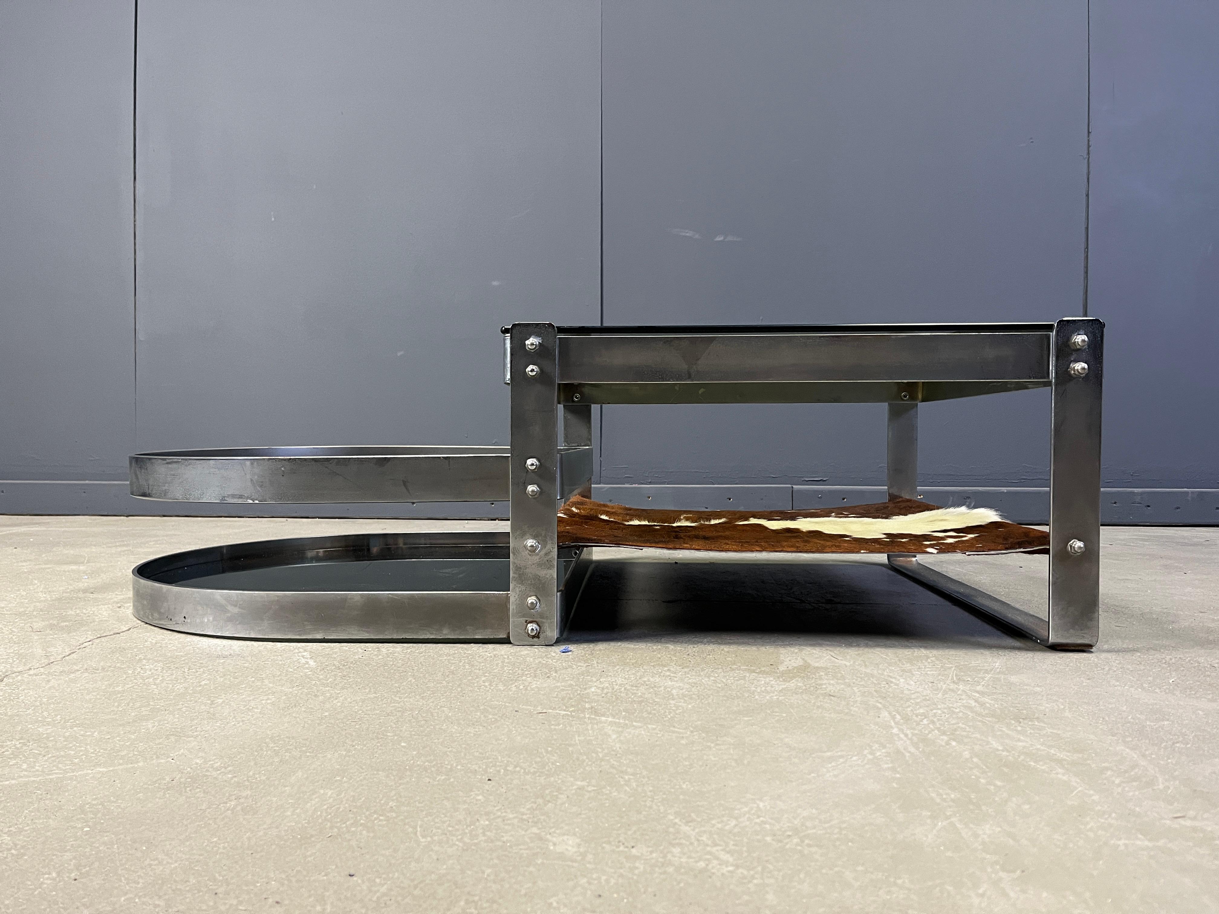 Table basse en acier et peau de vache par Willy Rizzo, 1970 Bon état - En vente à Leuven, Vlaams Gewest