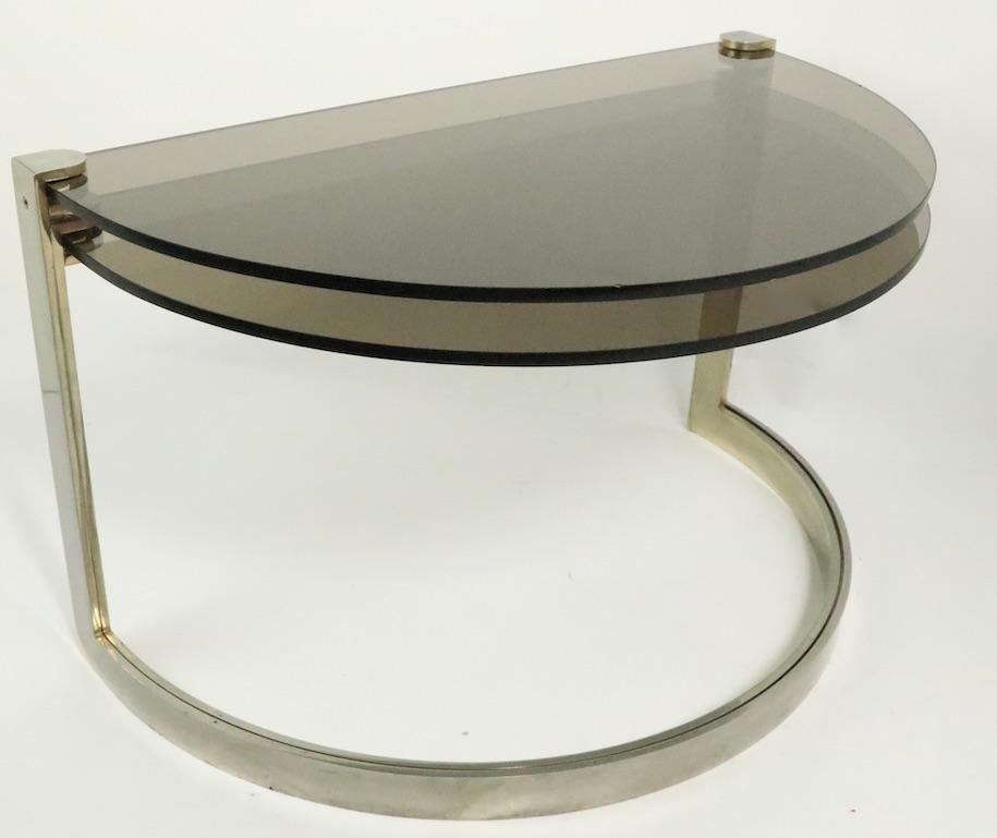 Ensemble rare et important de tables gigognes demi-rondes conçu par Friedrich Wilheim Moller pour Ronald Schmitt Tische, fabriqué en Allemagne, vers les années 1970. Cet ensemble comprend deux tables en forme de D, une plus grande (29 1/8 W x 17.25
