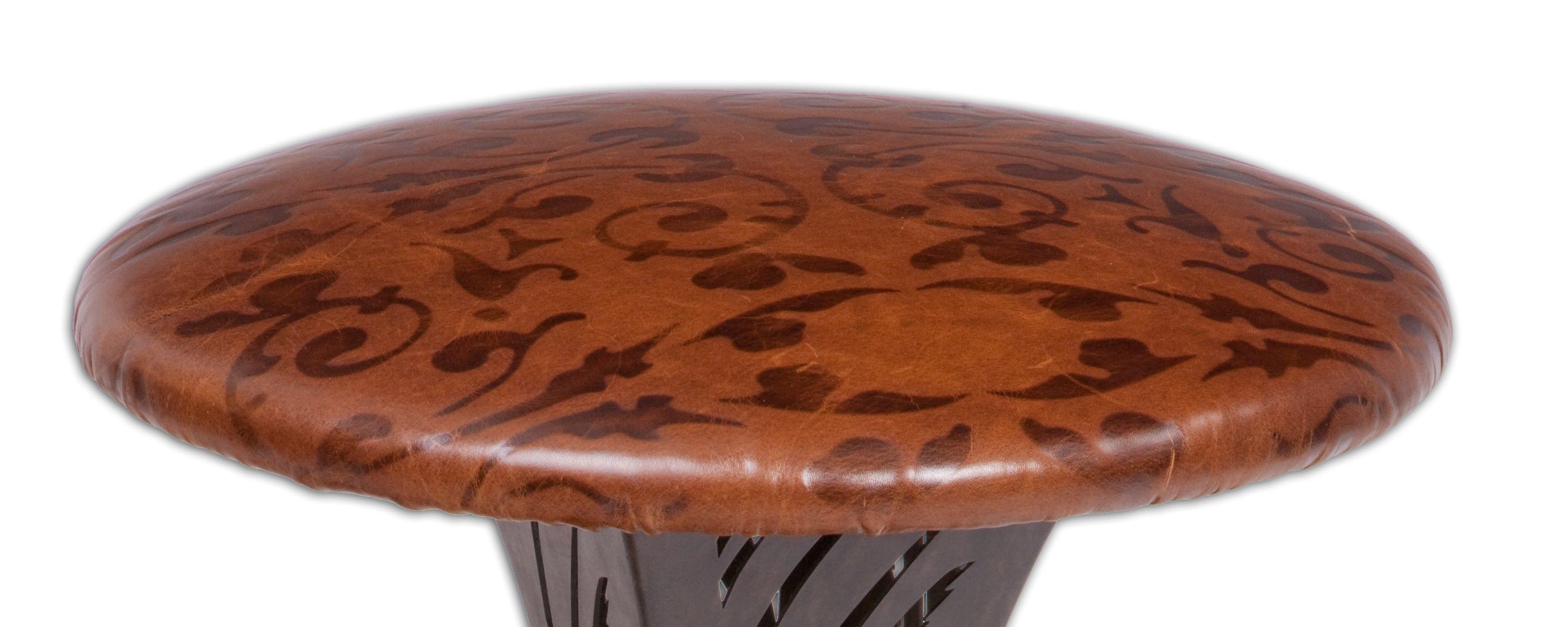 Steel and leather stool
Versatile piece that can be customized with a variety of metals including stainless steel, blackened steel, bronze. COL or COM
As shown 18 x 18 x 20 high, dimensions are customizable.