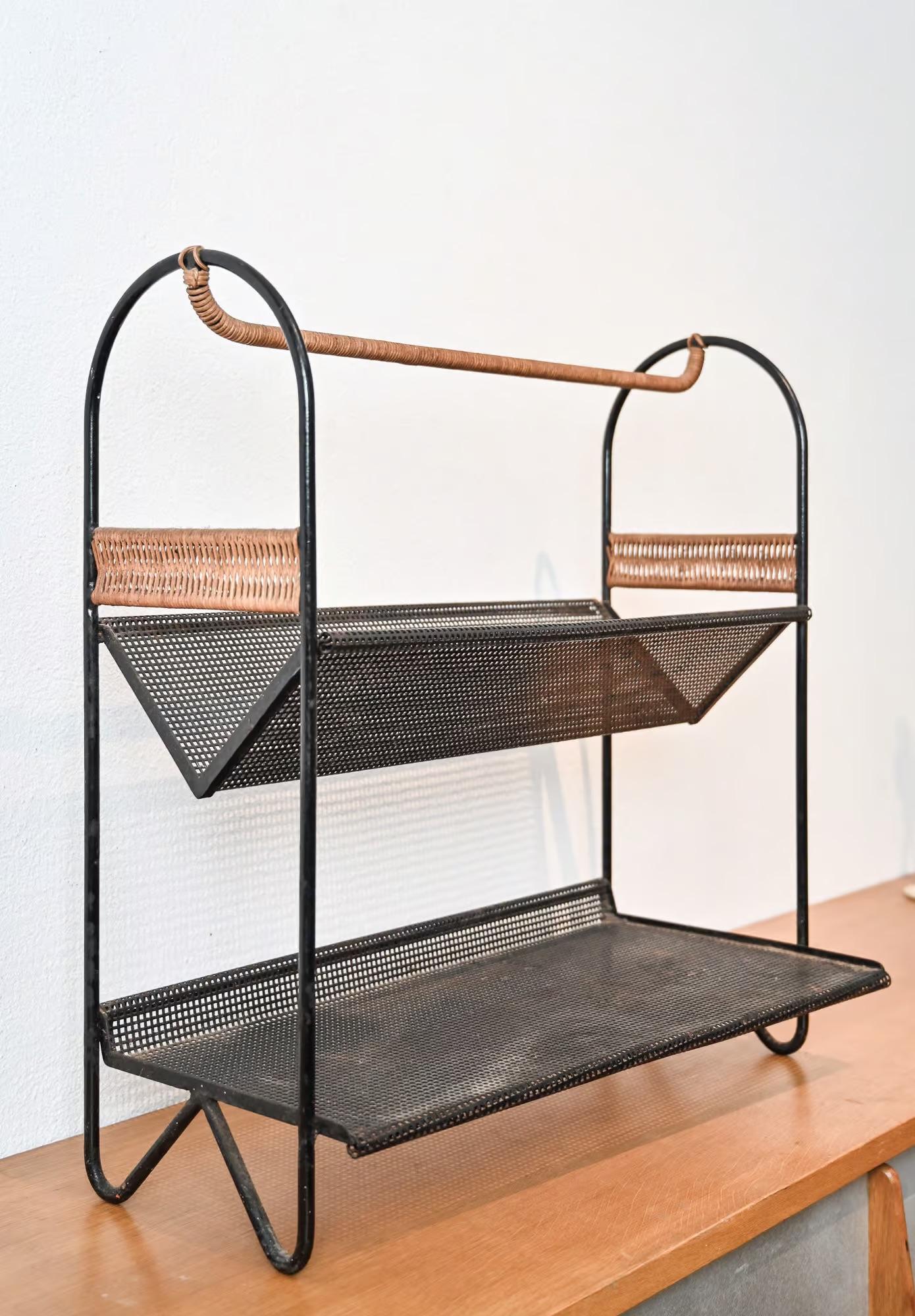 Mid-Century moderno Libreria in acciaio e rattan di Mathieu Matégot per Artimeta in vendita