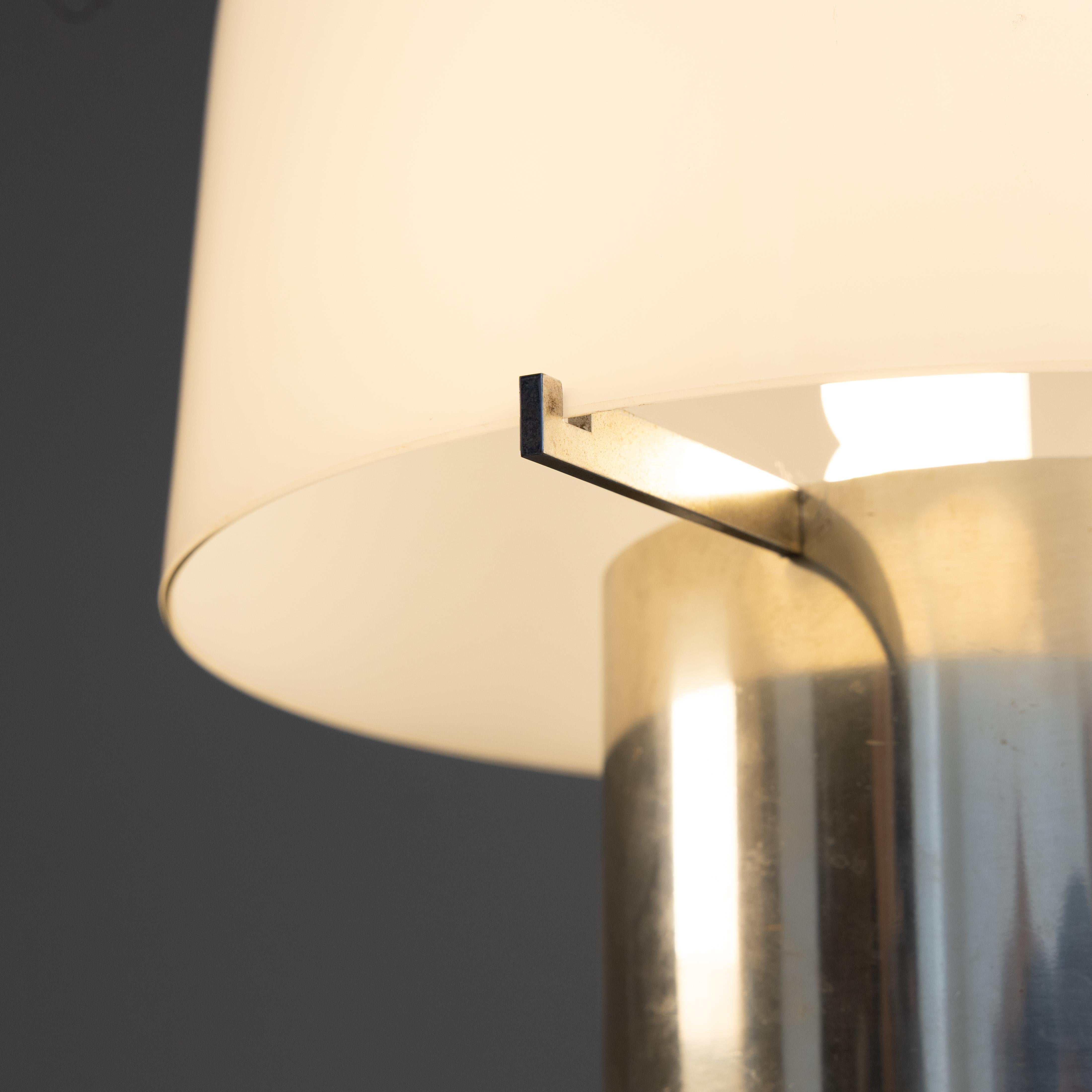 Lampe de table en acier et verre blanc, 1970 en vente 1