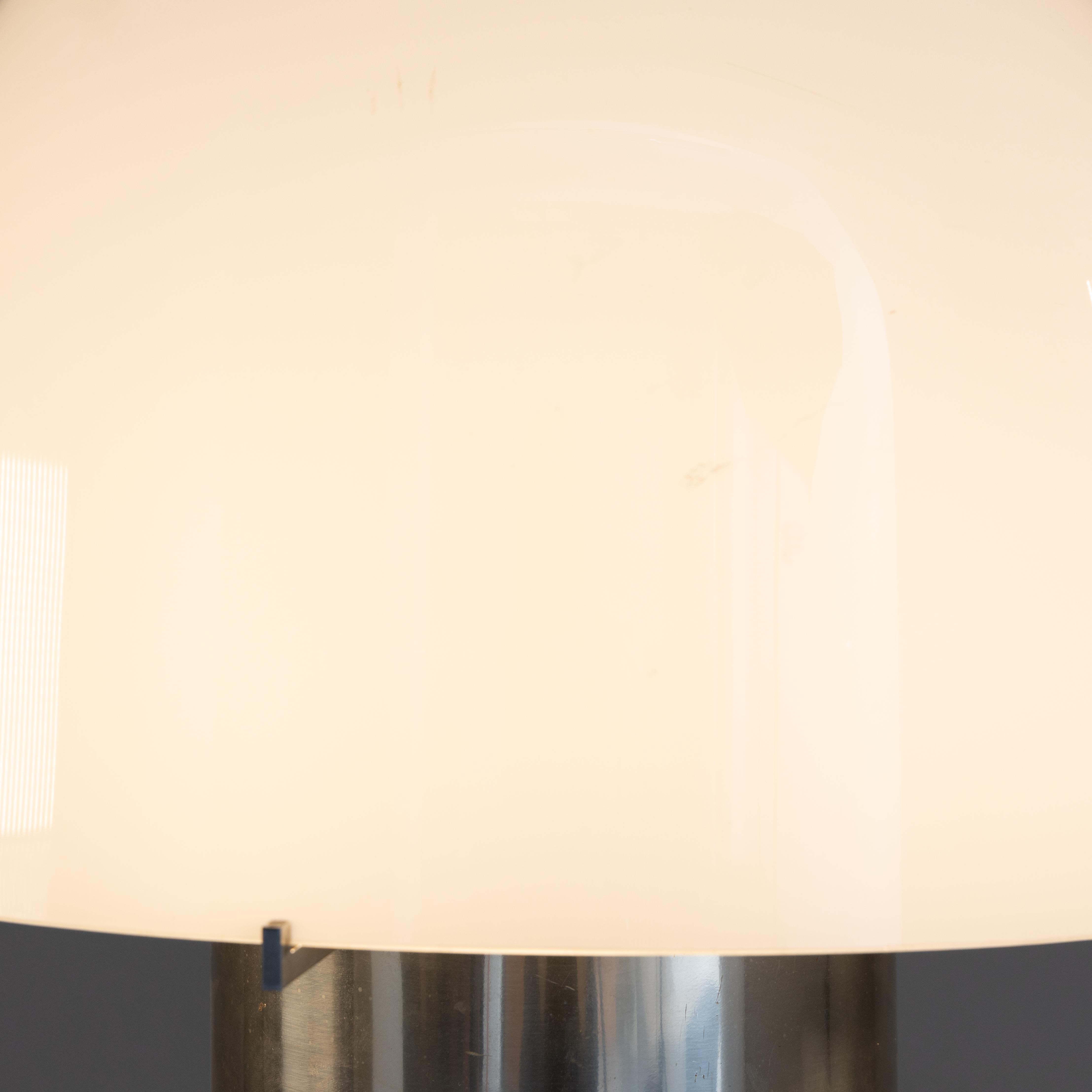 Lampe de table en acier et verre blanc, 1970 en vente 2
