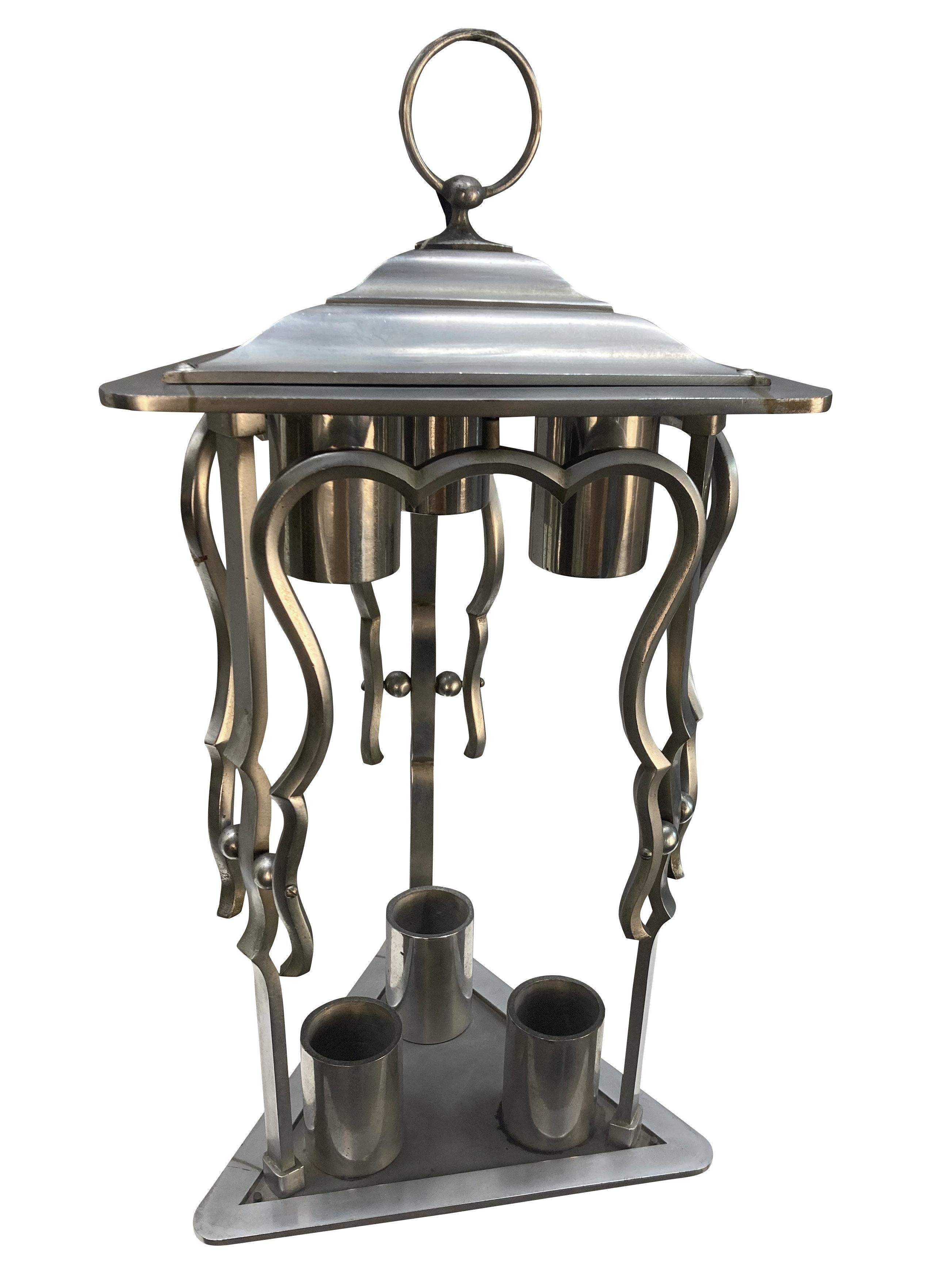 Français Lanterne Art Déco en acier en vente