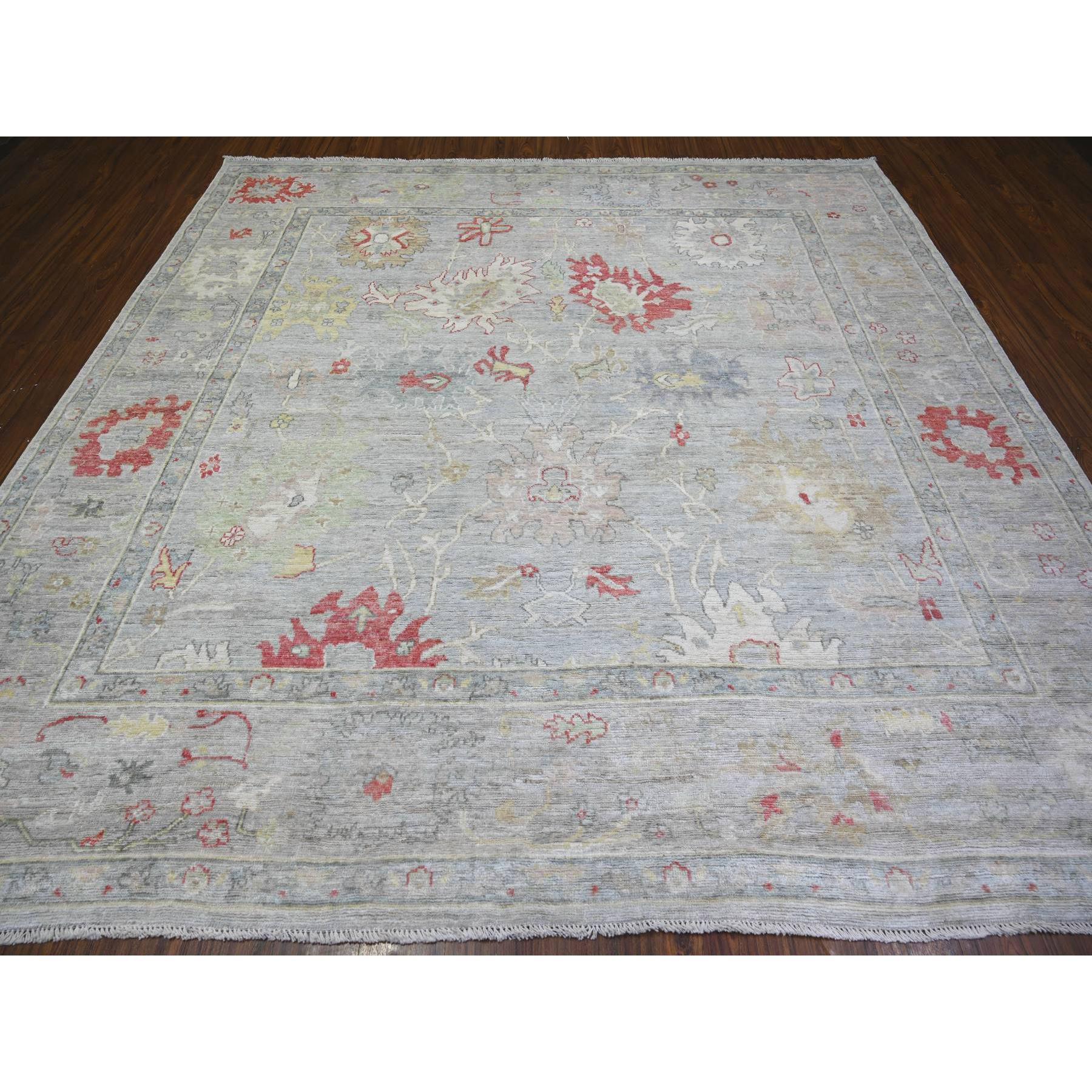 Esta fabulosa alfombra anudada a mano ha sido creada y diseñada para ofrecer mayor resistencia y durabilidad. Esta alfombra ha sido elaborada a mano durante semanas con el método tradicional que se utiliza para hacer
Tamaño exacto de la alfombra en