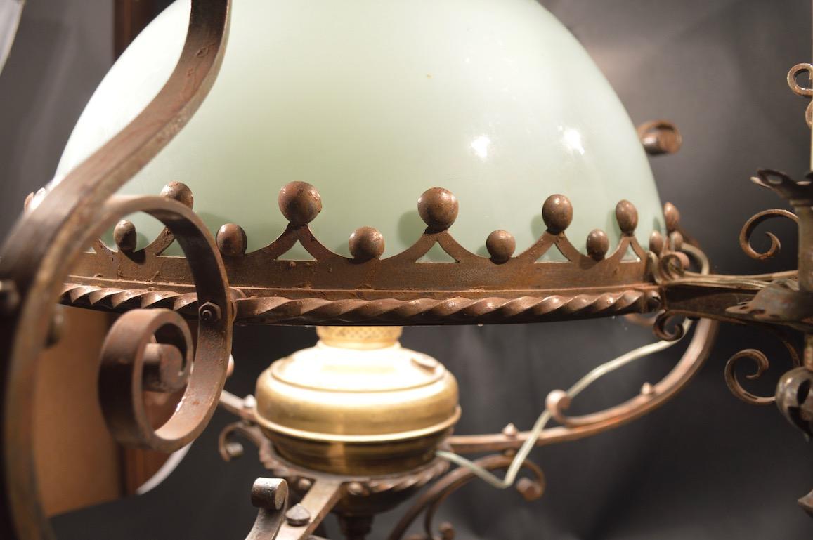 XIXe siècle Lampe à huile en acier, laiton et verre, de style espagnol en vente