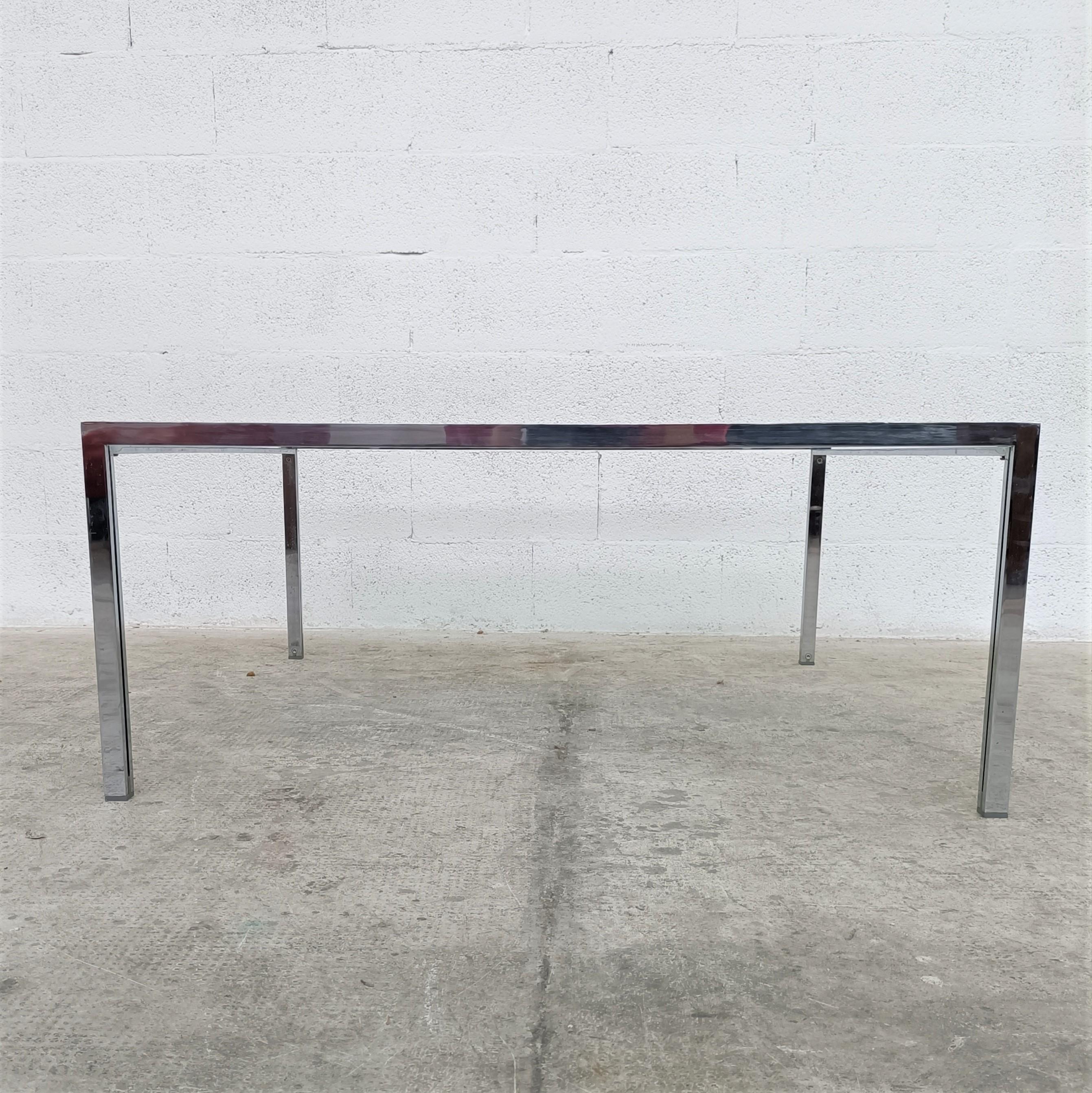 Large coffee table designed by Ross Littell for ICF DePadova.
Steel chromed frame.
The table top is made of a 2 cm thick glass, original of that time.
Its clean lines, with its very austere geometric shape typical of Littell's design, make this