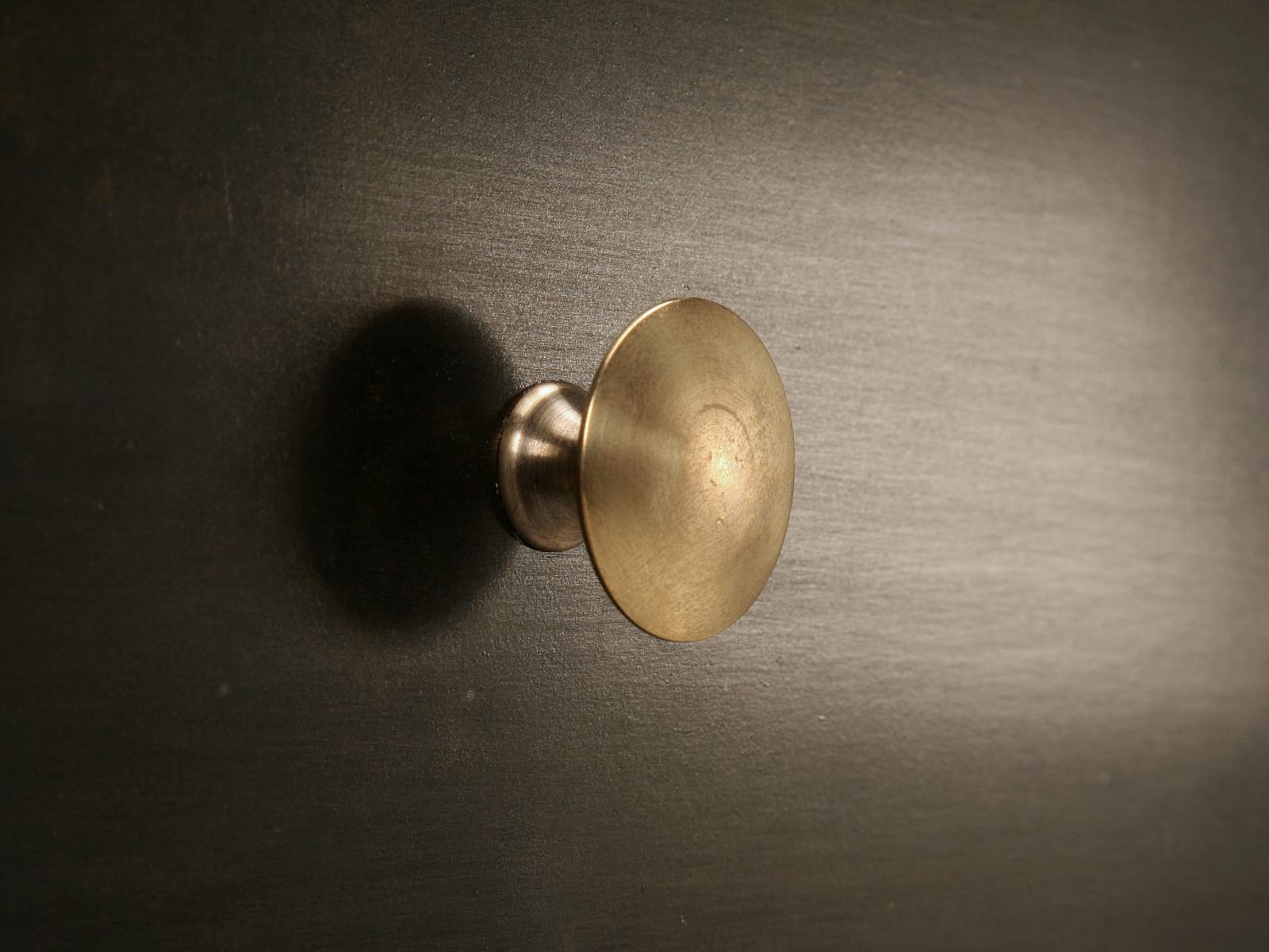 Kommode mit Stahlbezug, Kommode, Badschrank, Waschtisch, auf Bestellung gefertigt Chicago im Angebot 6
