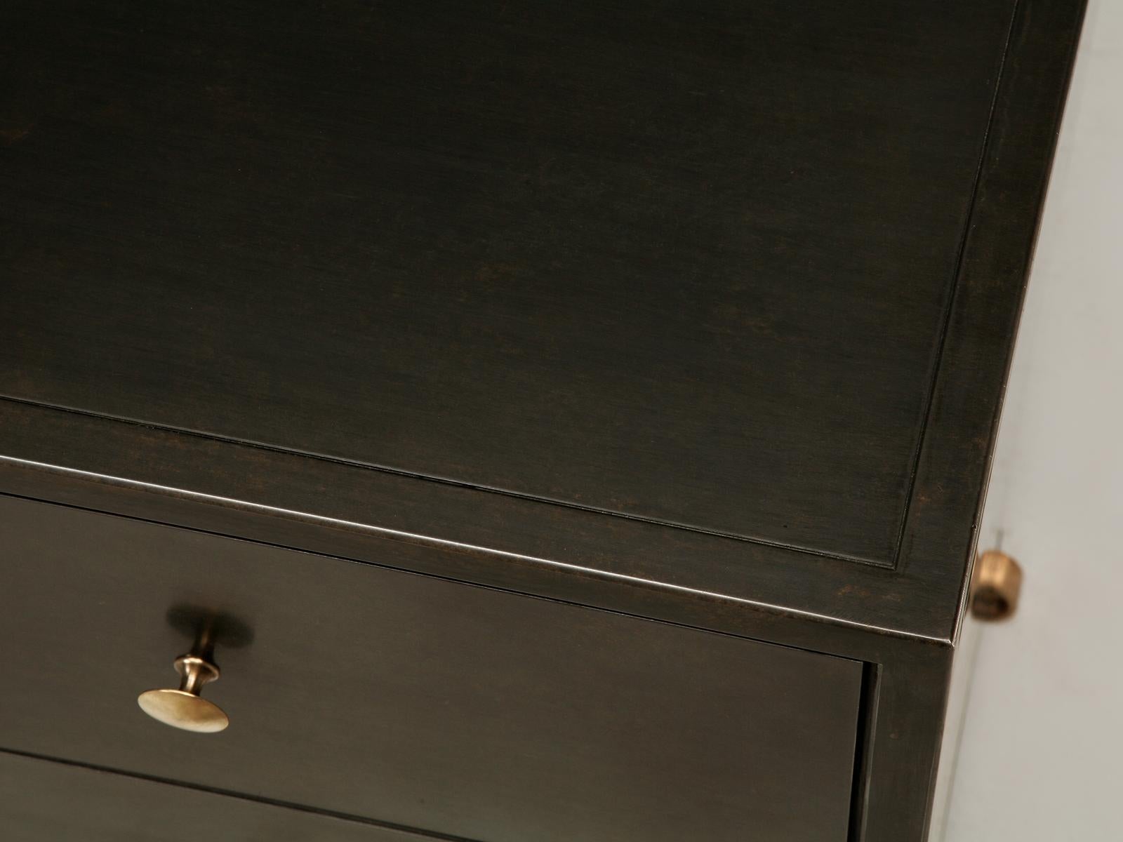 Kommode mit Stahlbezug, Kommode, Badschrank, Waschtisch, auf Bestellung gefertigt Chicago (amerikanisch) im Angebot