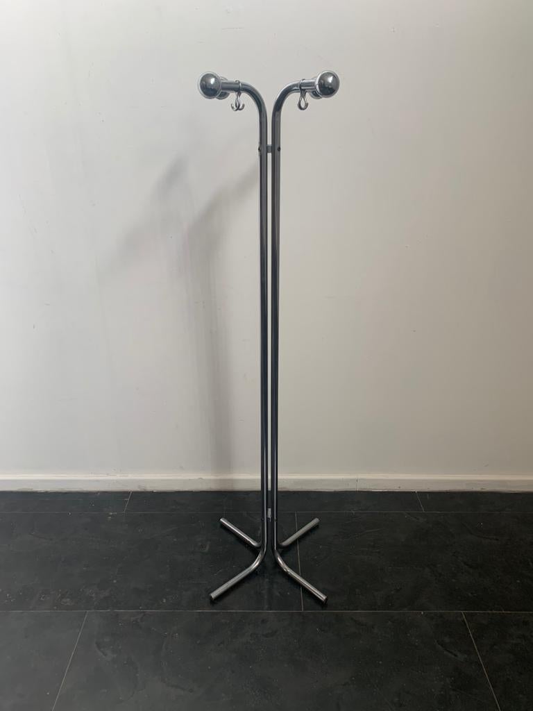 Steel Coat Hanger.
Packaging with bubble wrap and cardboard boxes is included. If the wooden packaging is needed (fumigated crates or boxes) for US and International Shipping, it's required a separate cost (will be quoted separately).