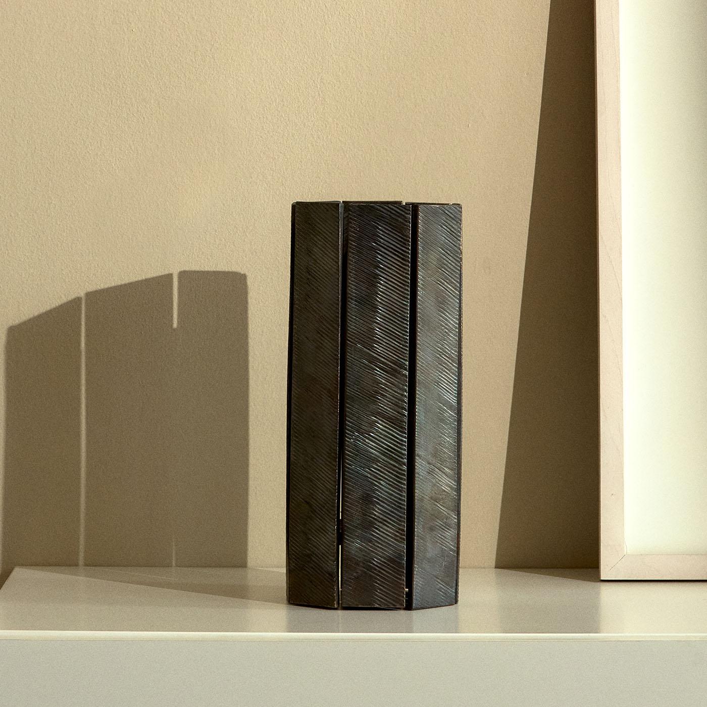 Deko-Vase aus Stahl „Essenza“ von Antonio De Marco im Zustand „Neu“ im Angebot in Milan, IT