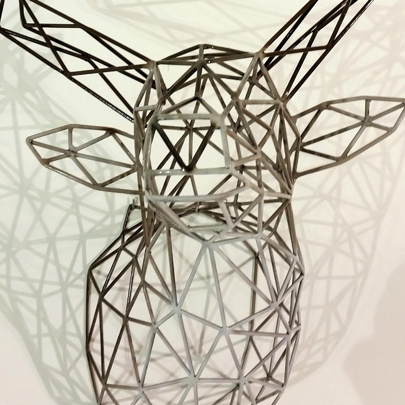 This sumptuous sculpture is crafted entirely by hand by Aletergo without the assistance of electronic tools. The artist reinterprets in a modern and playful way a traditional trophy, rendering the silhouette of a majestic deer head using iron rods