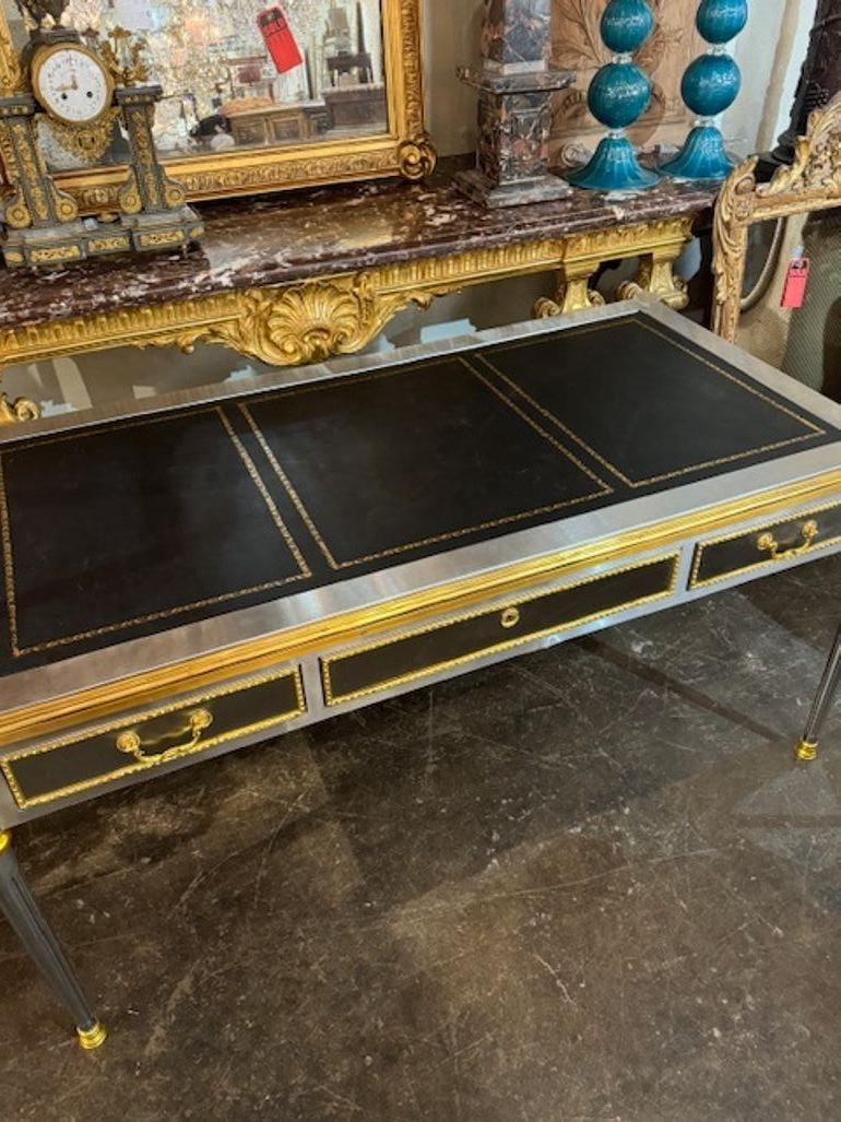 Stahlschreibtisch mit Details aus vergoldeter Bronze im Zustand „Gut“ im Angebot in Dallas, TX