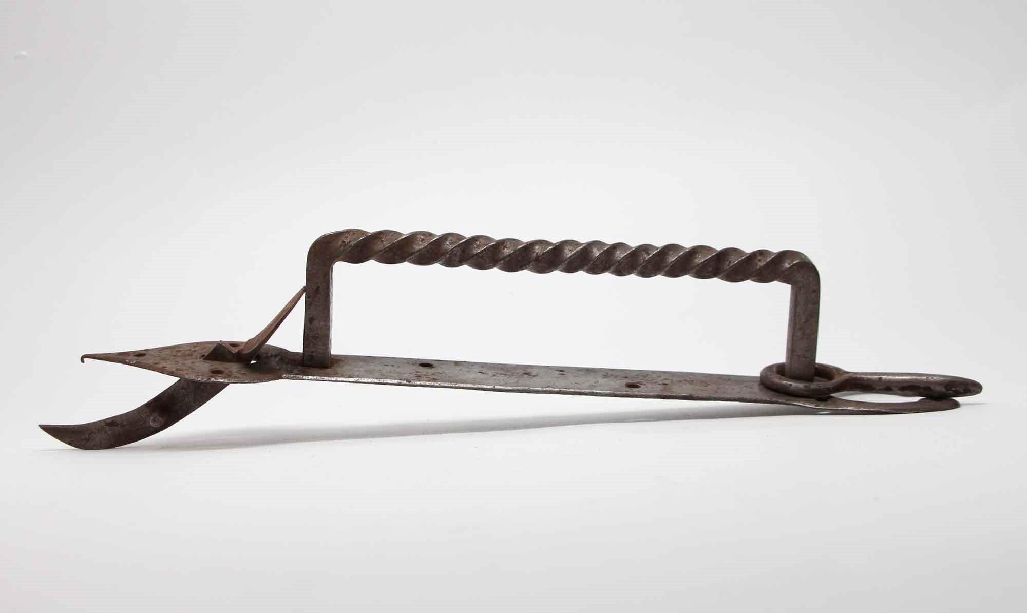 Stahl-Türgriff aus Stahl im Arts and Crafts-Stil mit Daumengiebel (20. Jahrhundert) im Angebot
