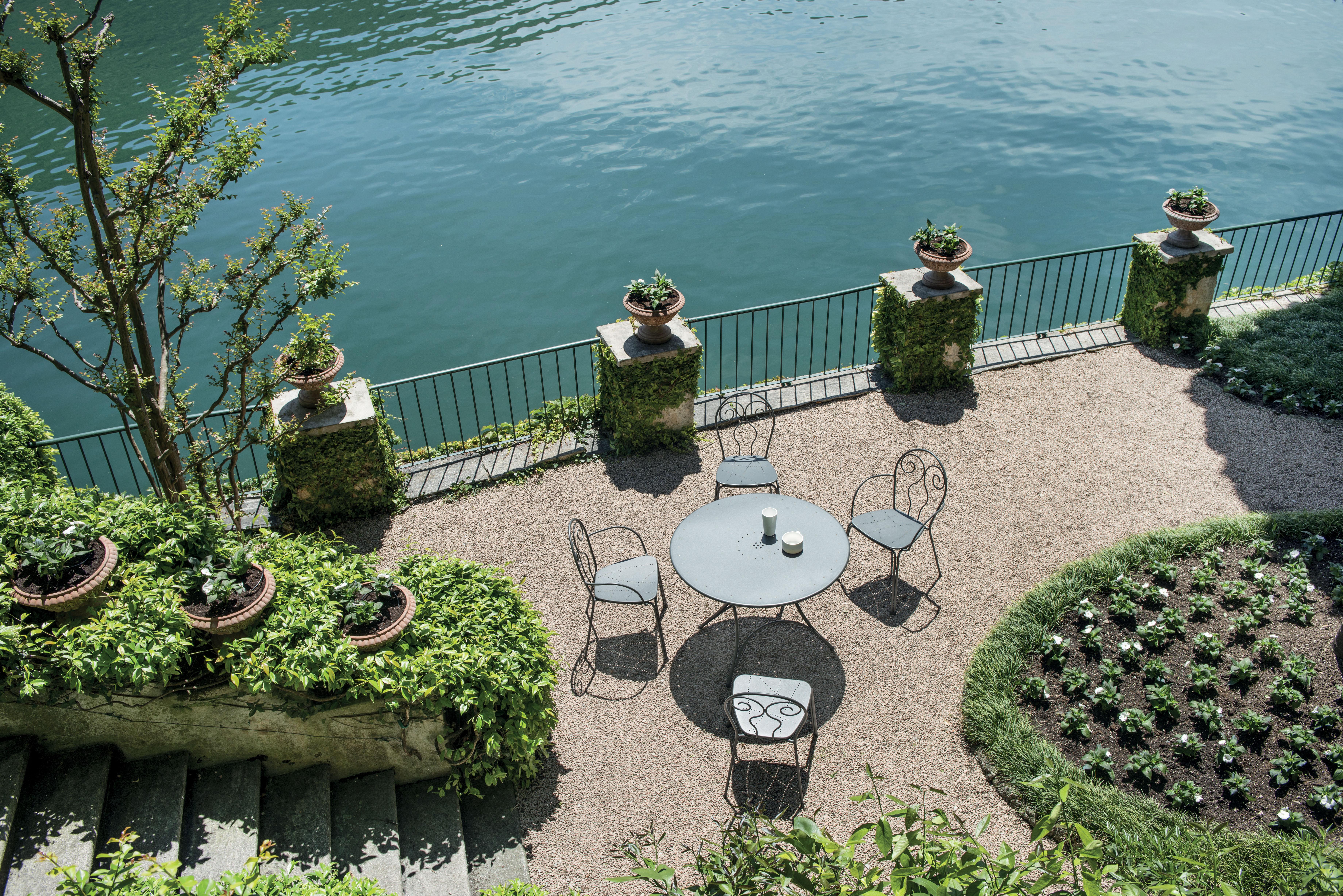 The Caprera range is an updated version of the original line reinterpreted in a contemporary style. Produced in various colors, the collection is completed by simply styled tables that complement the original features of the chairs.

Set of 4