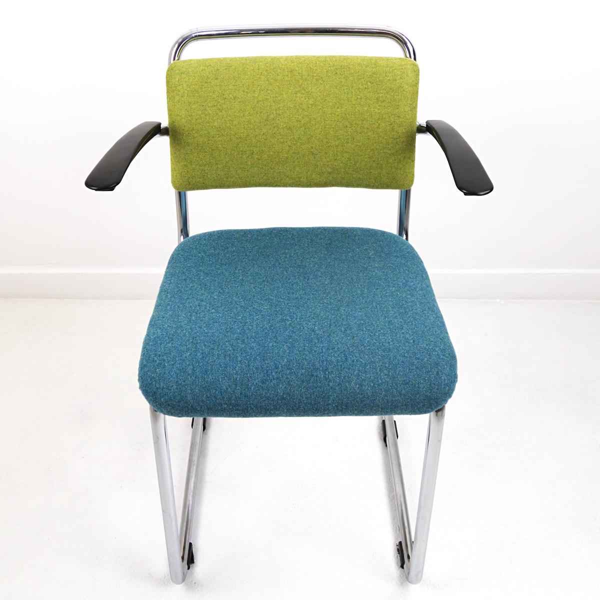 Néerlandais Chaise à cadre en acier Modèle 201 de Gispen en tissu d'ameublement bicolore en vente