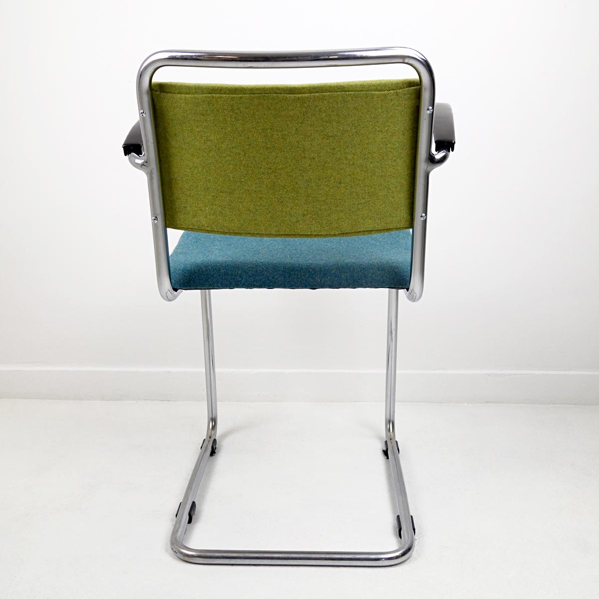 Tissu Chaise à cadre en acier Modèle 201 de Gispen en tissu d'ameublement bicolore en vente