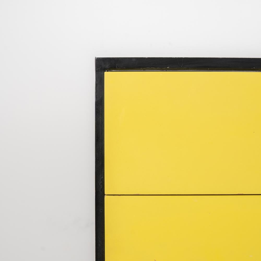 Américain Commode à cadre en acier de George Nelson Associates (jaune) en vente