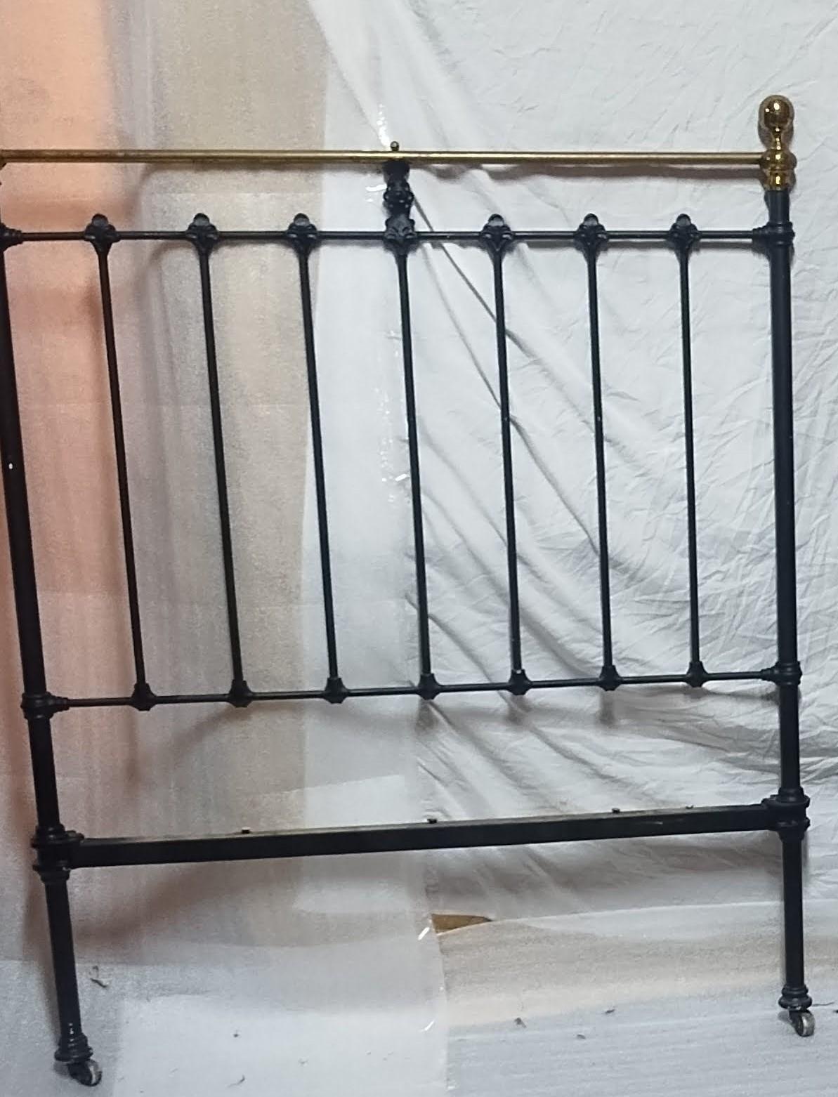 Steel Headboard In Excellent Condition For Sale In Pasadena, TX