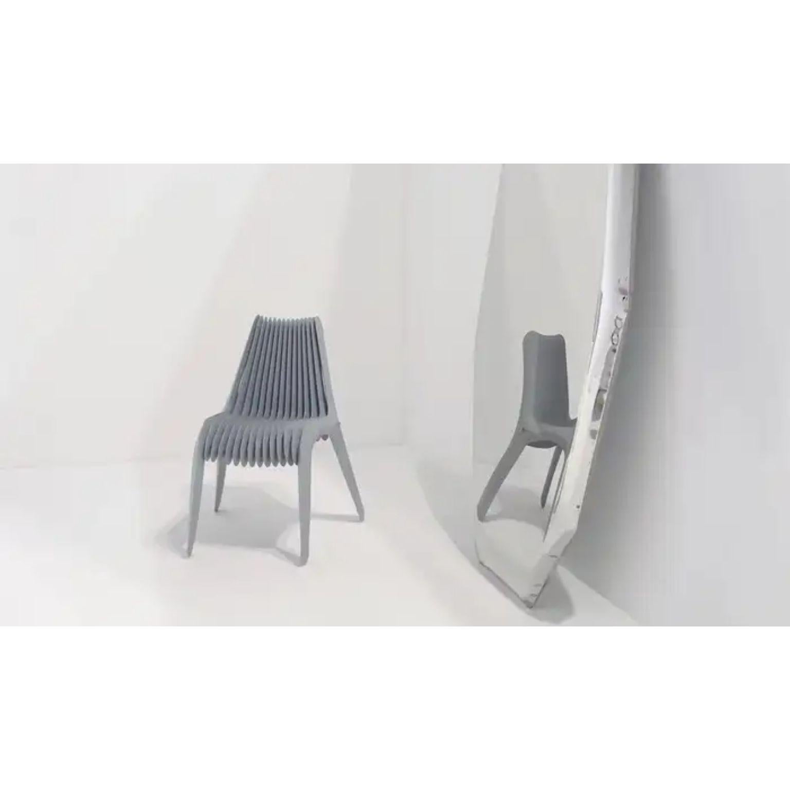 Stahl in Rotationsstuhl von Zieta
Abmessungen: T 60 x B 45 x H 80 cm.
MATERIALIEN: Polierter rostfreier Stahl.

SIR NO. 3 CHAIR ist ein konzeptioneller Dialog zwischen Design und Kunst. Wie viele der Objekte von Oskar Zięta erweitern auch die
