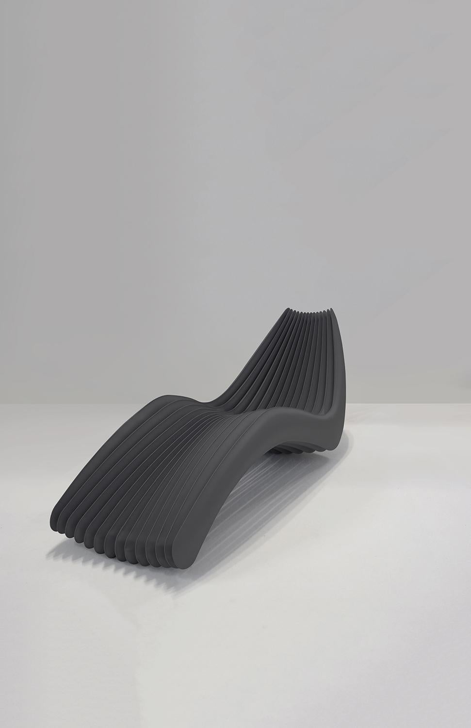 Stahl in Rotation Chaise Lounge von Zieta, weiß, matt, Kohlenstoffstahl (Industriell) im Angebot