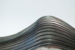 Chaise longue S en acier laqué brut de couleur carbone en rotation n° 2