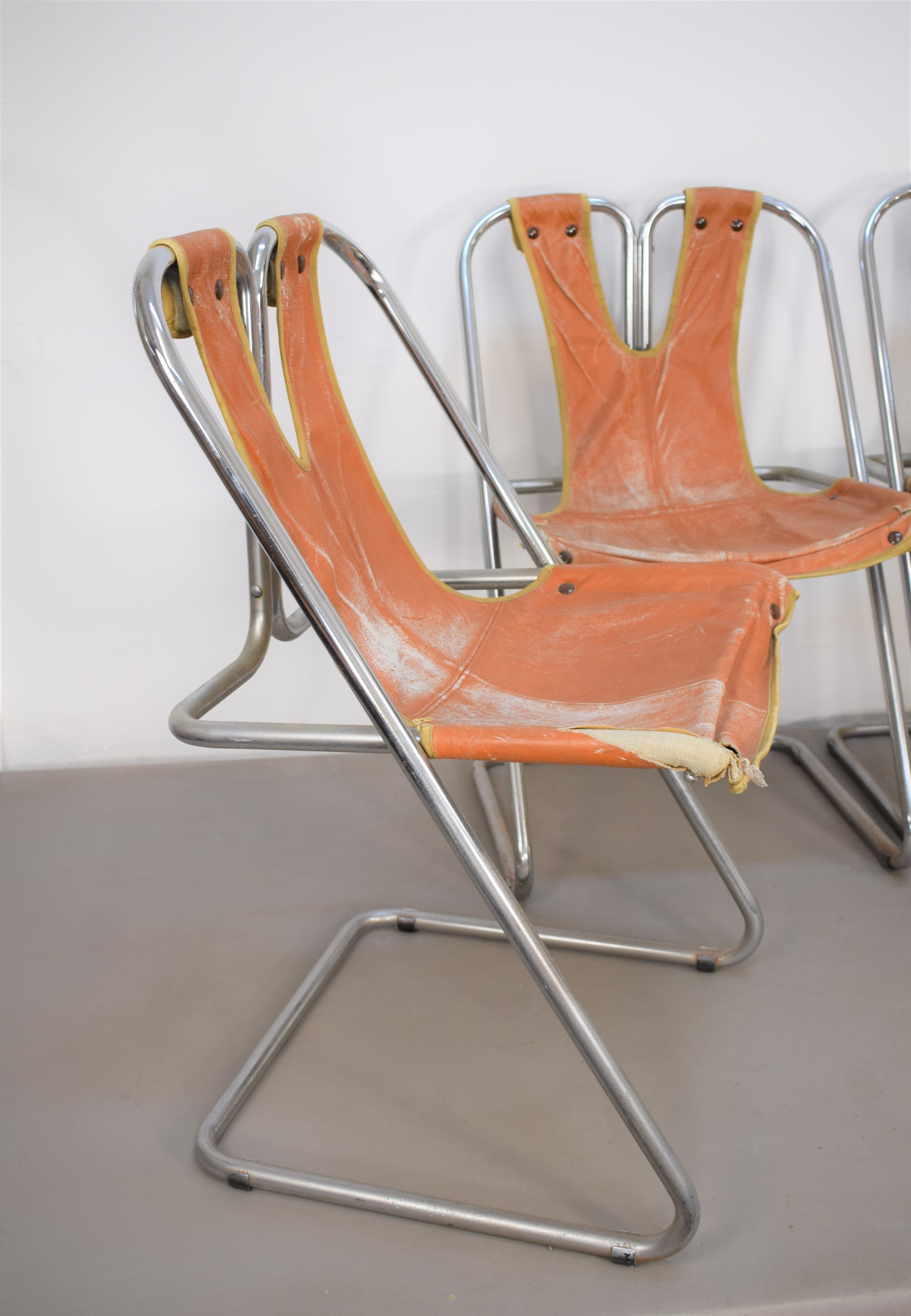 Steel & leather dining chairs, 1970s, set of 4.


Dimensions: H= 83 cm; W= 50 cm; D= 50 cm; 
Seat height : 48 cm.