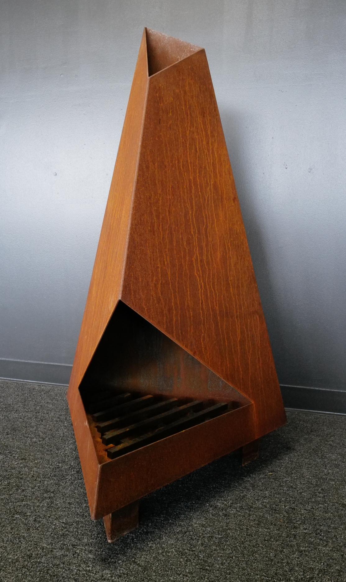 Steel Outdoor Fireplace Chiminea In Good Condition For Sale In Oklahoma City, OK