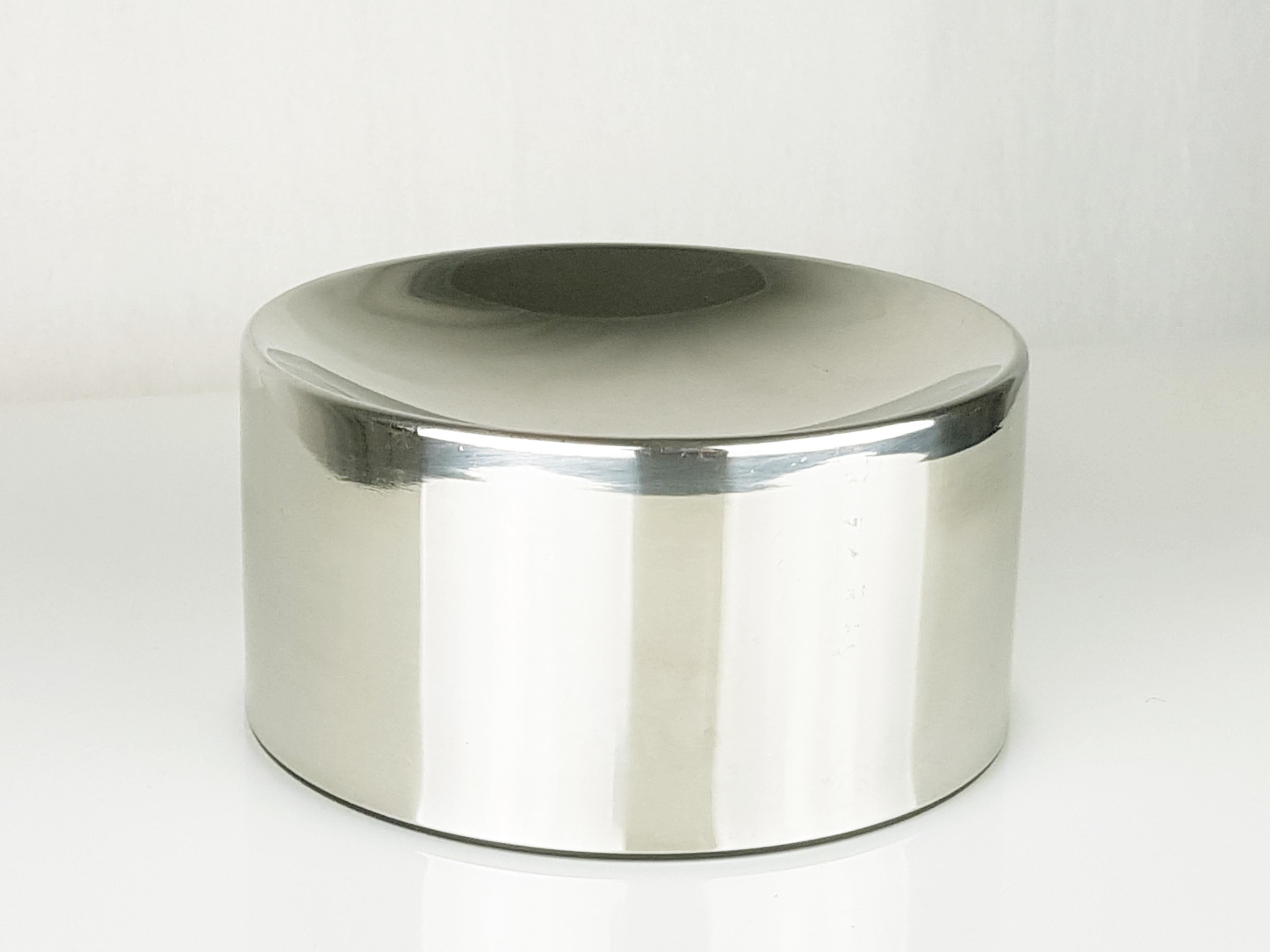 Steel table ashtray with black plastic base designed by emma gismondi schweinberger for Artemide in 1966. Good condition: some light signs of wear due to time and use.