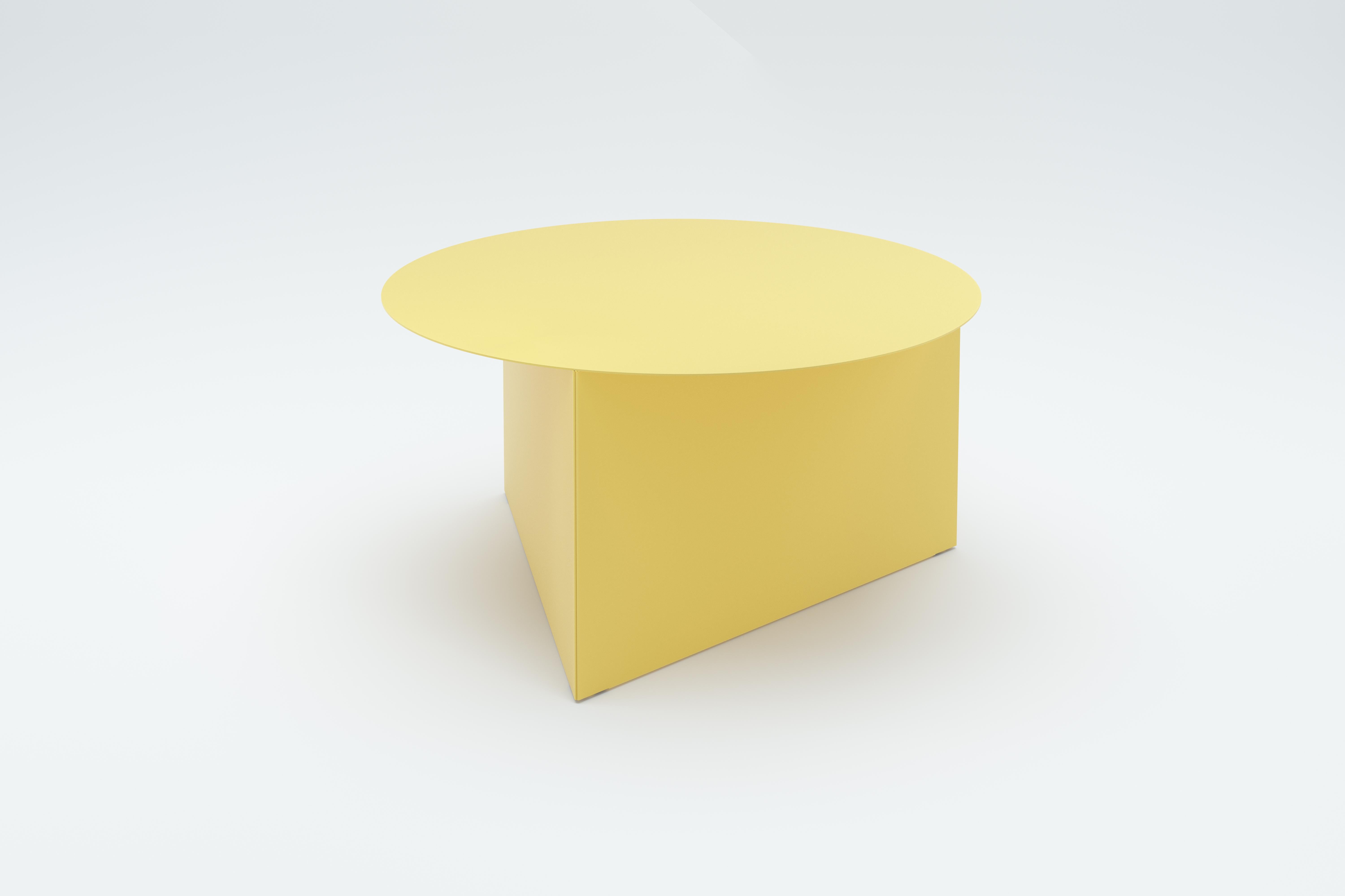 Steel prisma circle 70 coffe table by Sebastian Scherer.
Dimensions: D70x H35 cm.
Materials: Steel.
Weight: 13 kg.
Also Available: Steel (matt): snow white / light sand / sun yellow / clay orange / rust red / navy blue / graphite grey / dark