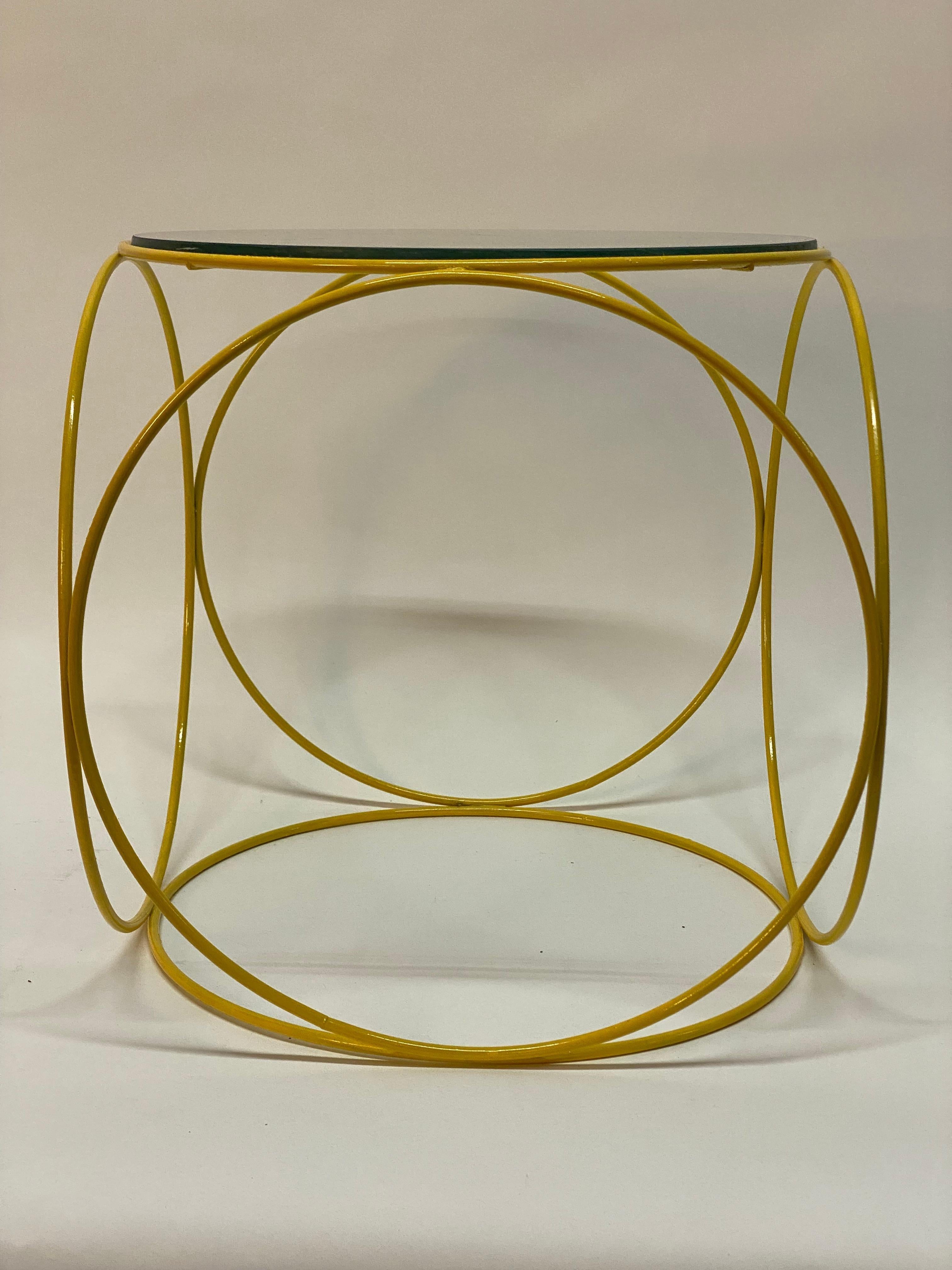 Steel Rod and Glass Op Art Side Table In Good Condition For Sale In Garnerville, NY