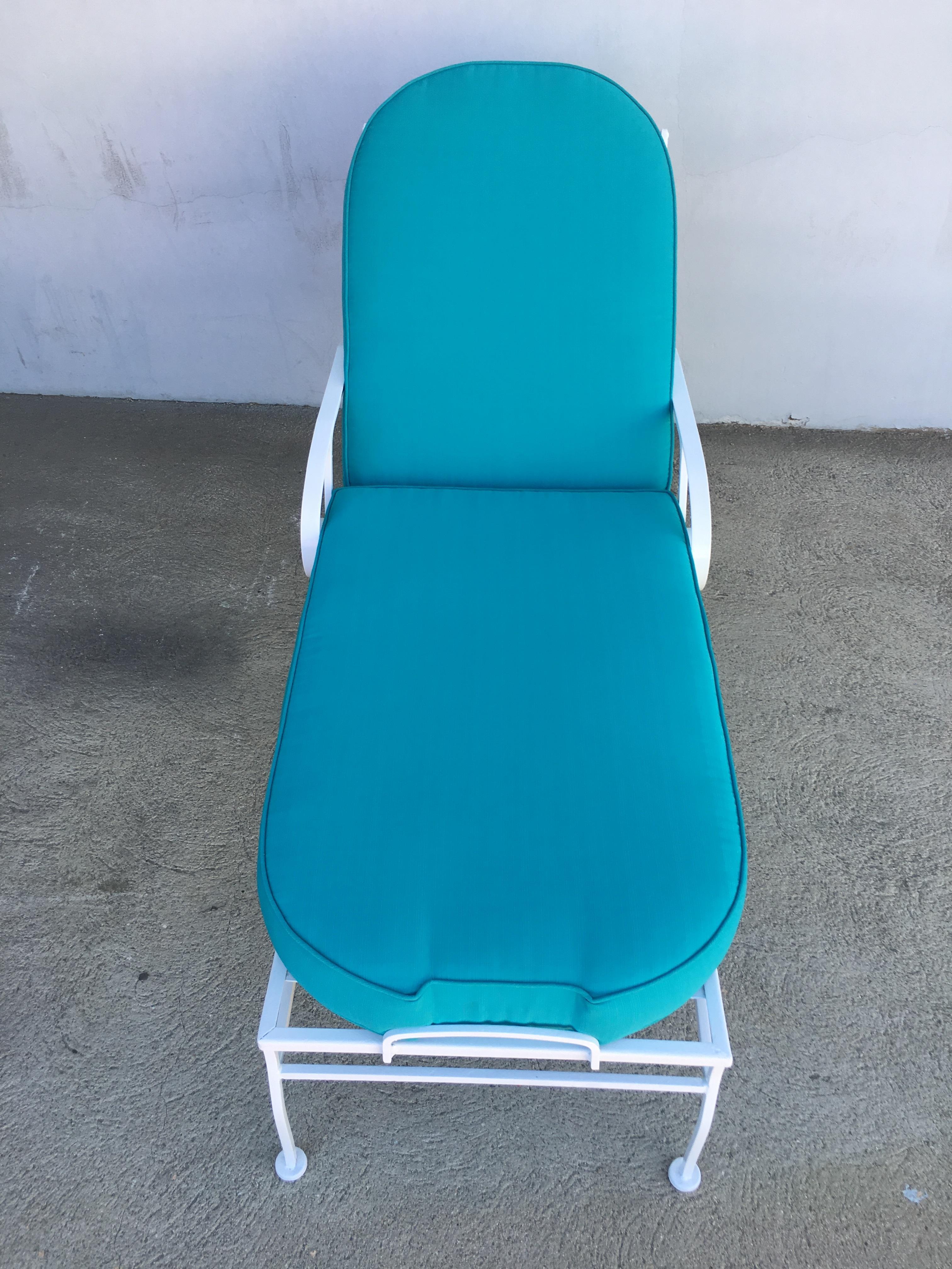 Steel Scrolling Reclining Outdoor / Patio Chaise Lounge by Woodard In Excellent Condition In Van Nuys, CA