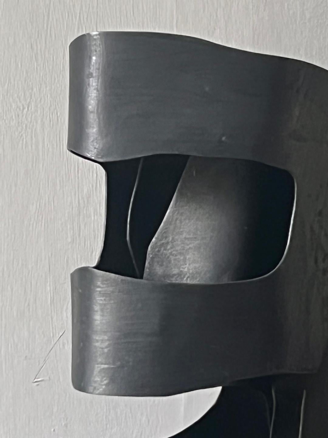 Stahl-Skulptur, Helm I, England 1970er Jahre im Angebot 5
