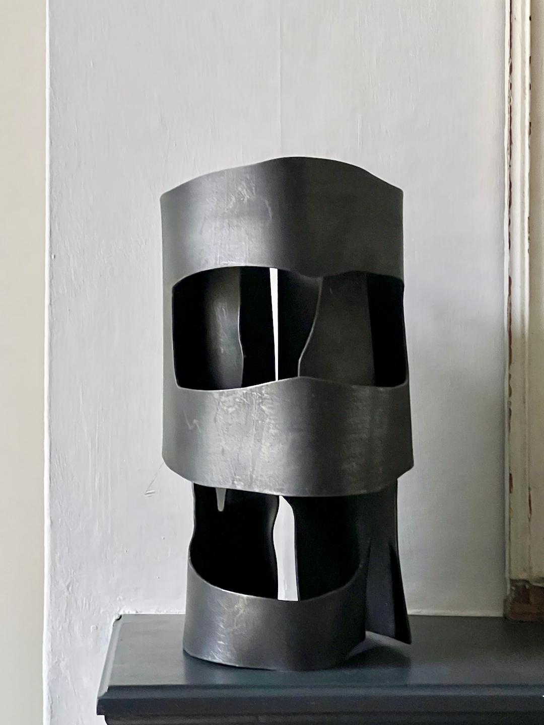 Stahl-Skulptur, Helm I, England 1970er Jahre im Angebot 6