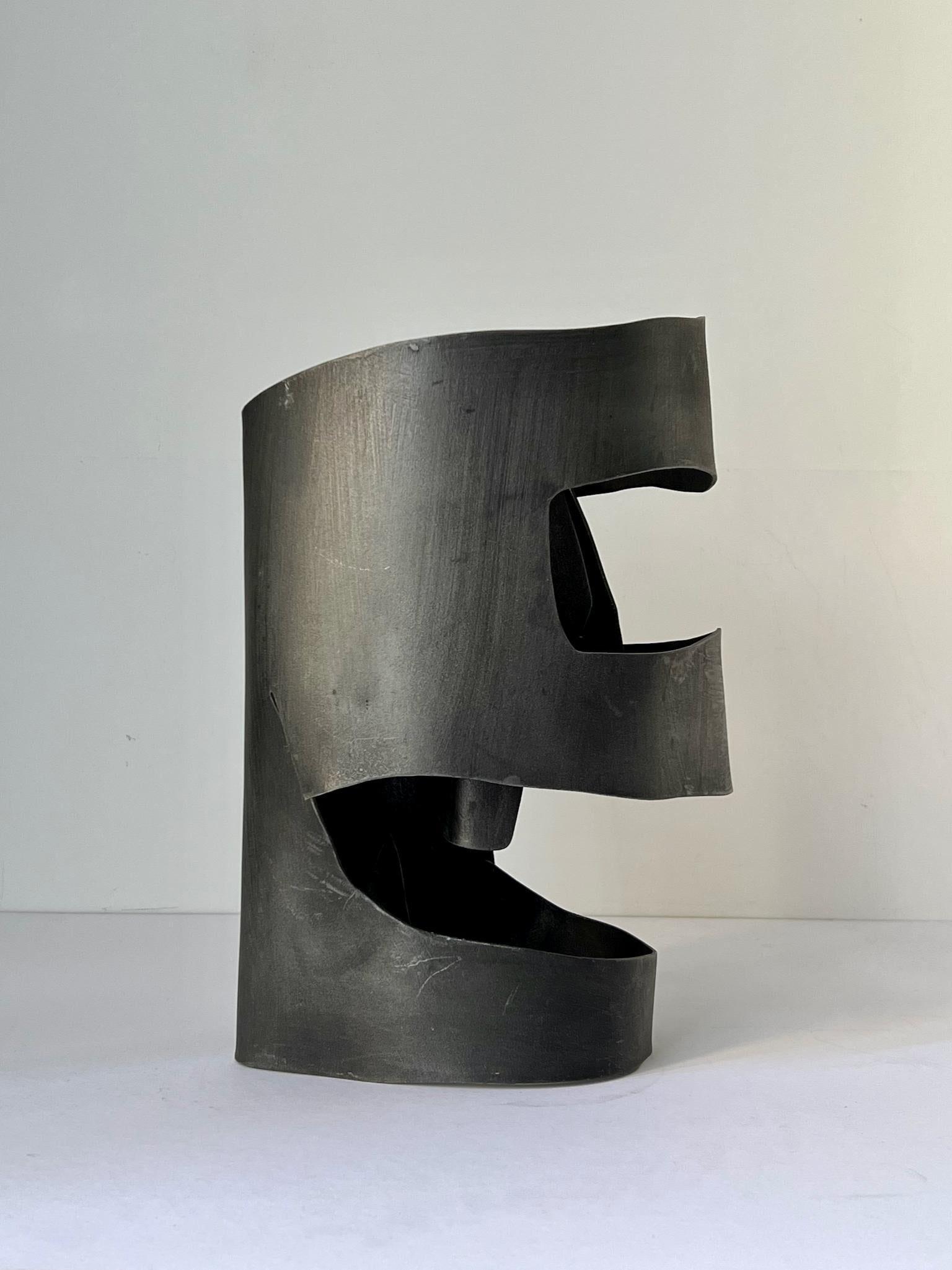 Stahl-Skulptur, Helm I, England 1970er Jahre (Britisch) im Angebot