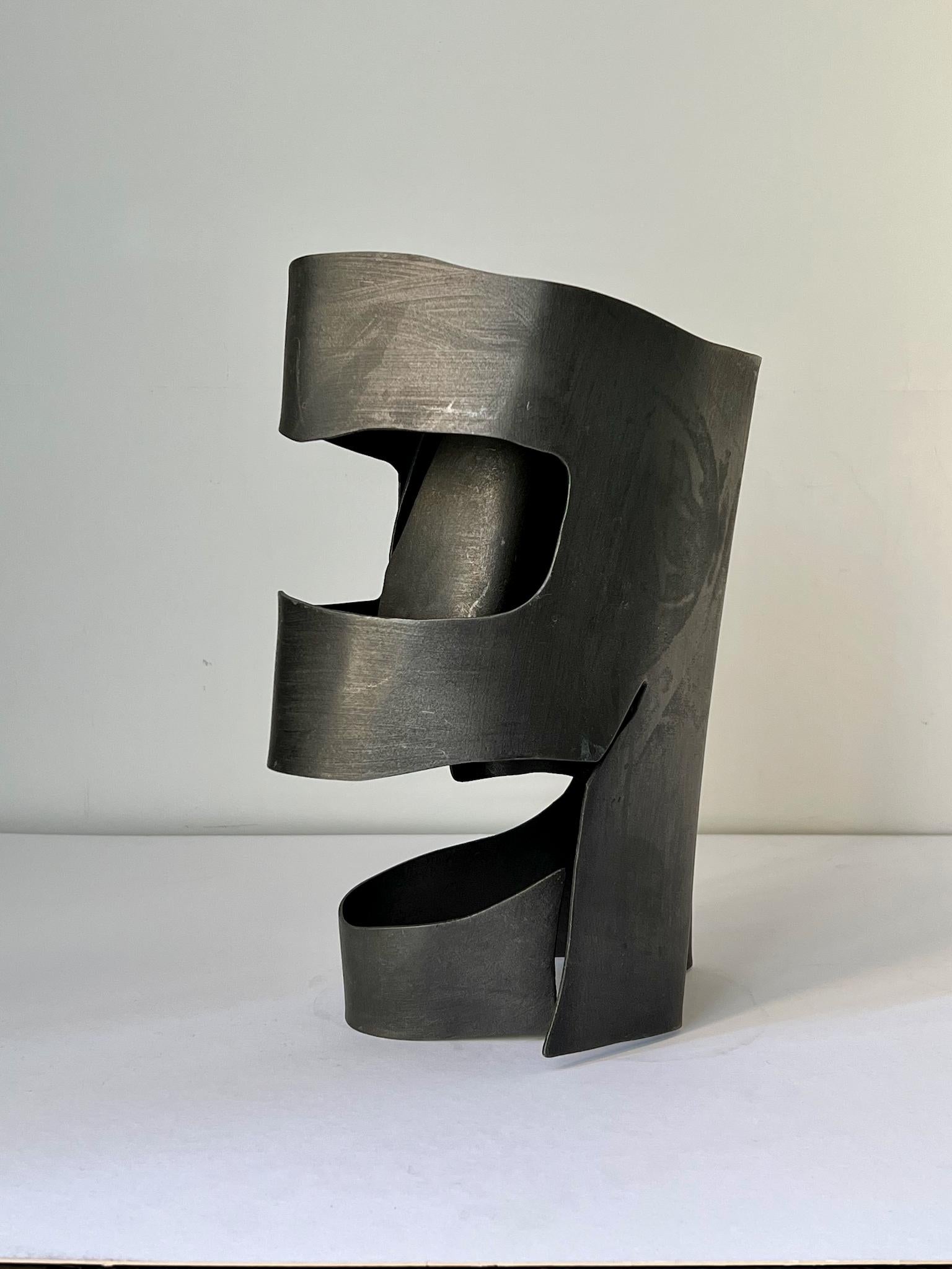 Acciaio Scultura in acciaio, Casco I, Inghilterra, anni '70 in vendita