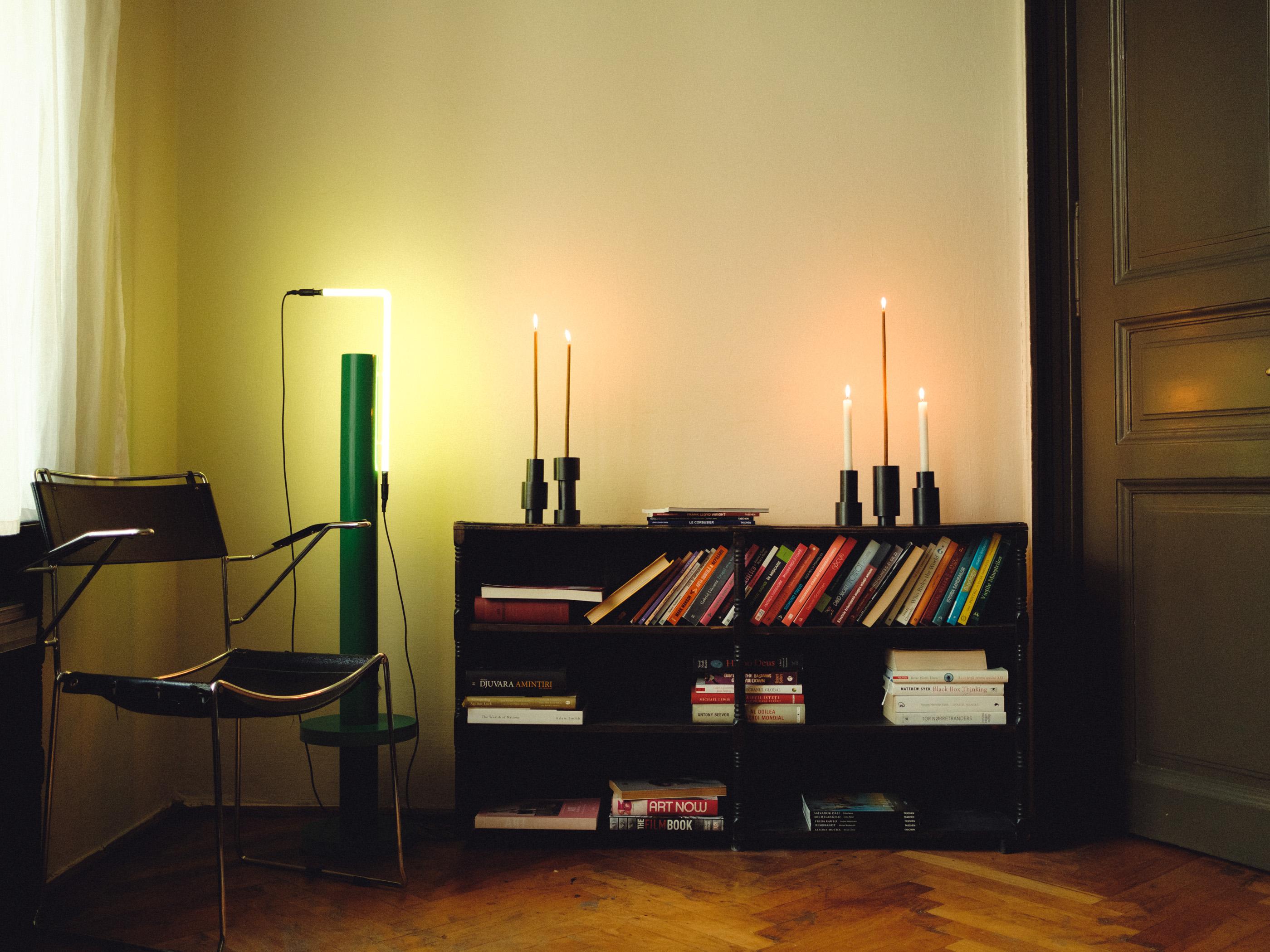 Einfacher Kerzenständer aus Stahl von Radu Abraham im Zustand „Neu“ im Angebot in Geneve, CH