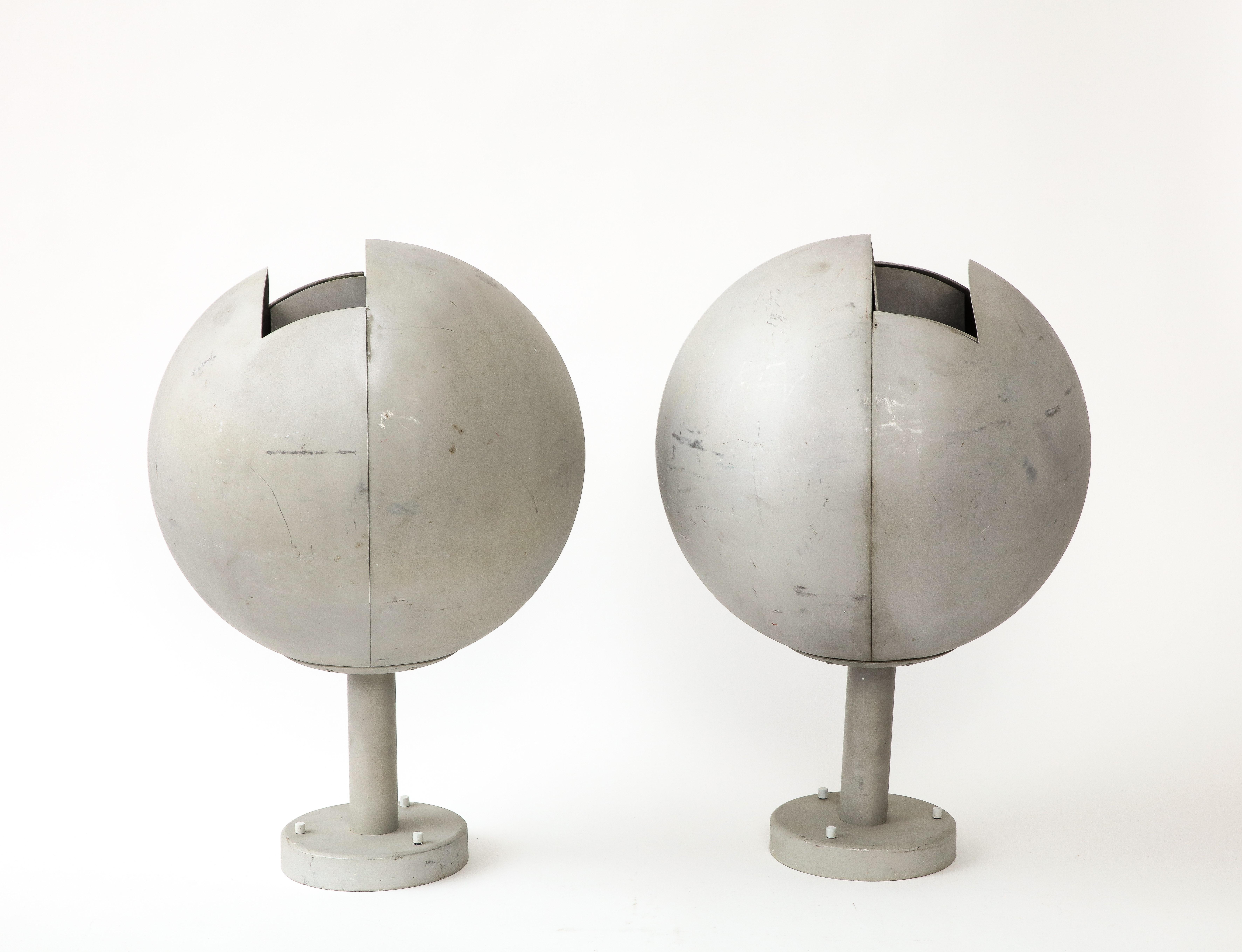 Apliques Esfera de Acero de Suecia, c. 1970 Sueco en venta