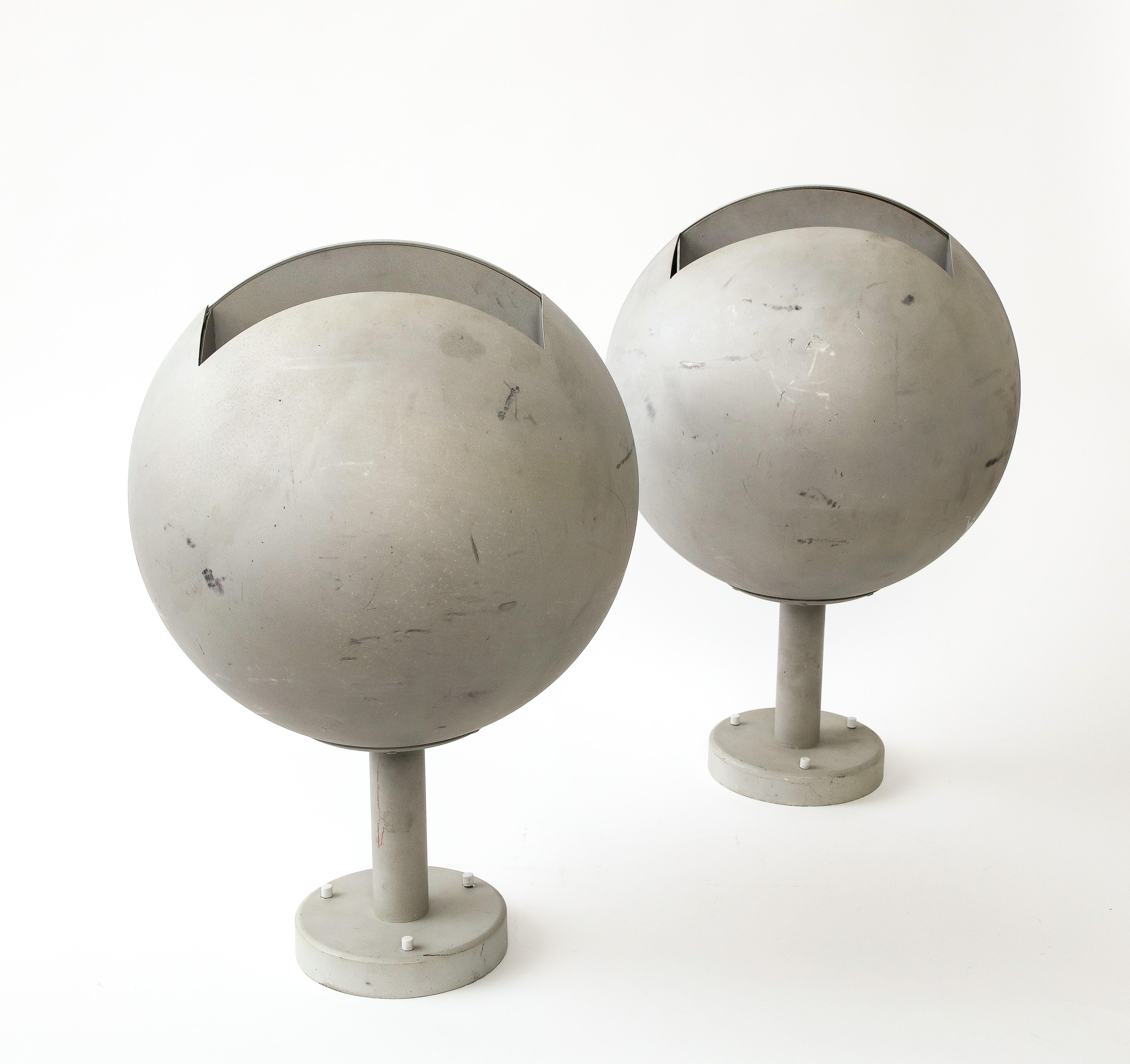 Apliques Esfera de Acero de Suecia, c. 1970 en Bastante bueno estado para la venta en New York City, NY