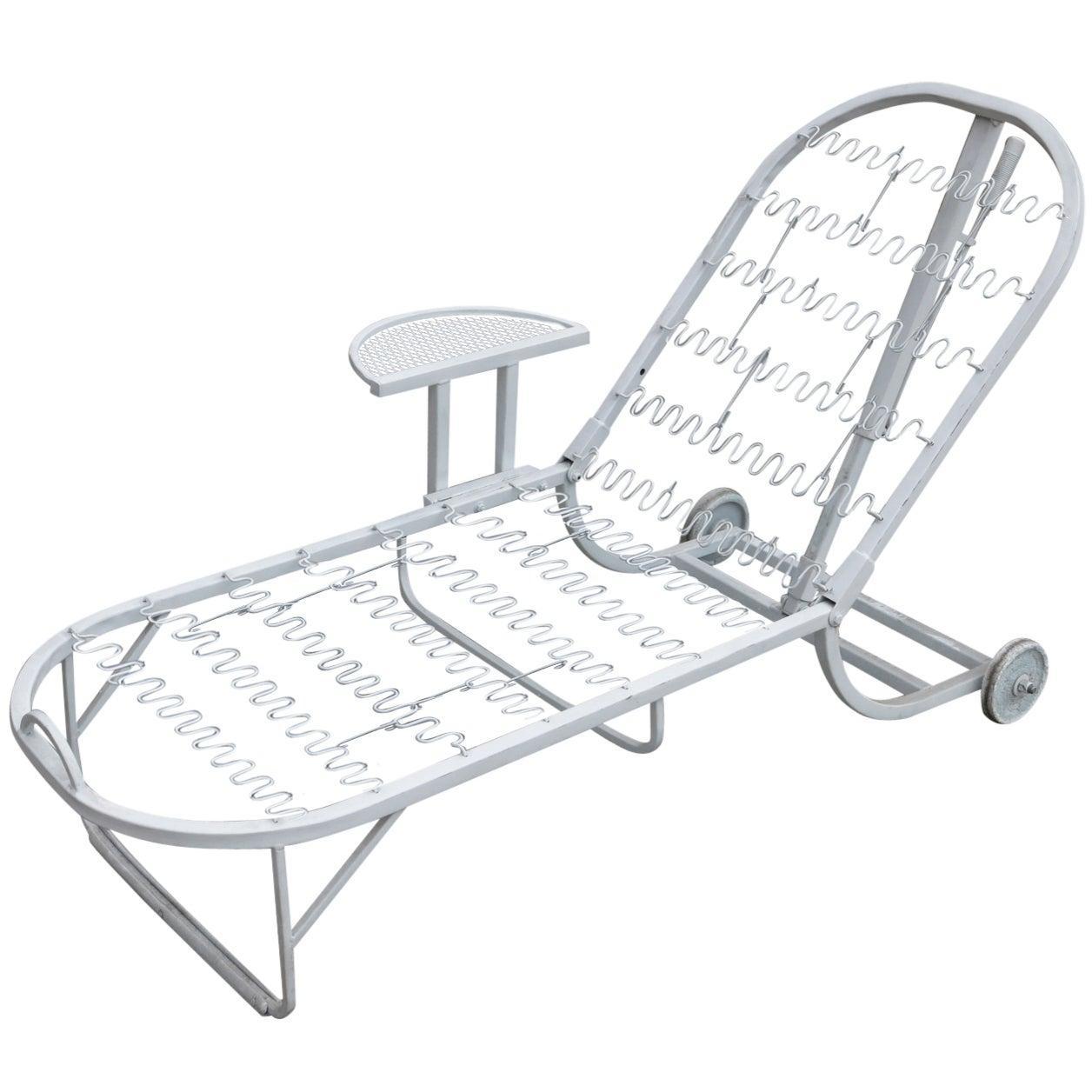 White square steel tubular outdoor / patio chaise lounges, produced in 1960 by the Woodard Furniture Company. This comfortable and stylish vintage chaise lounge features a fully adjustable reclining back and back wheels for easy moving. The modern