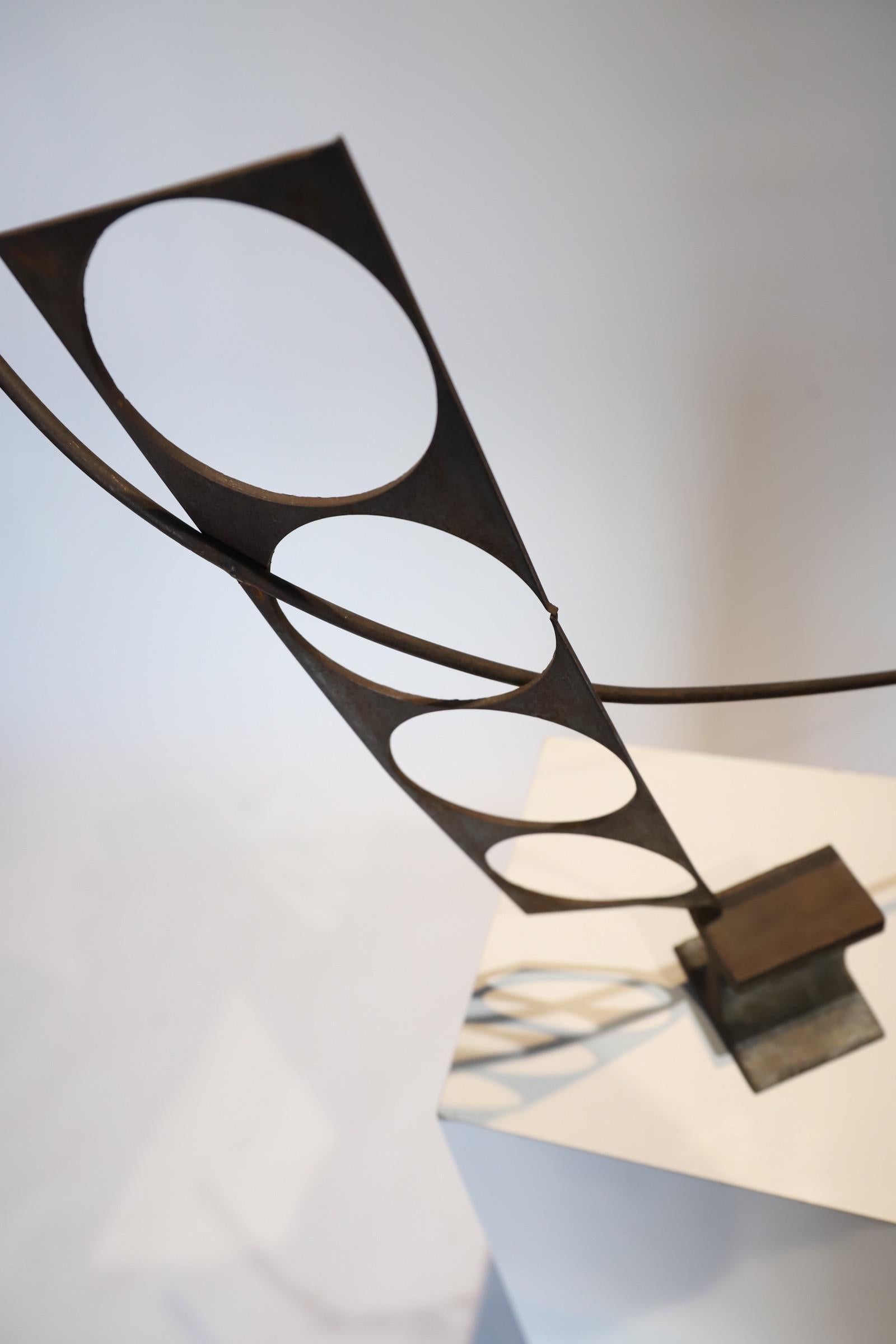 Mid-Century moderno Scultura da tavolo in acciaio in vendita