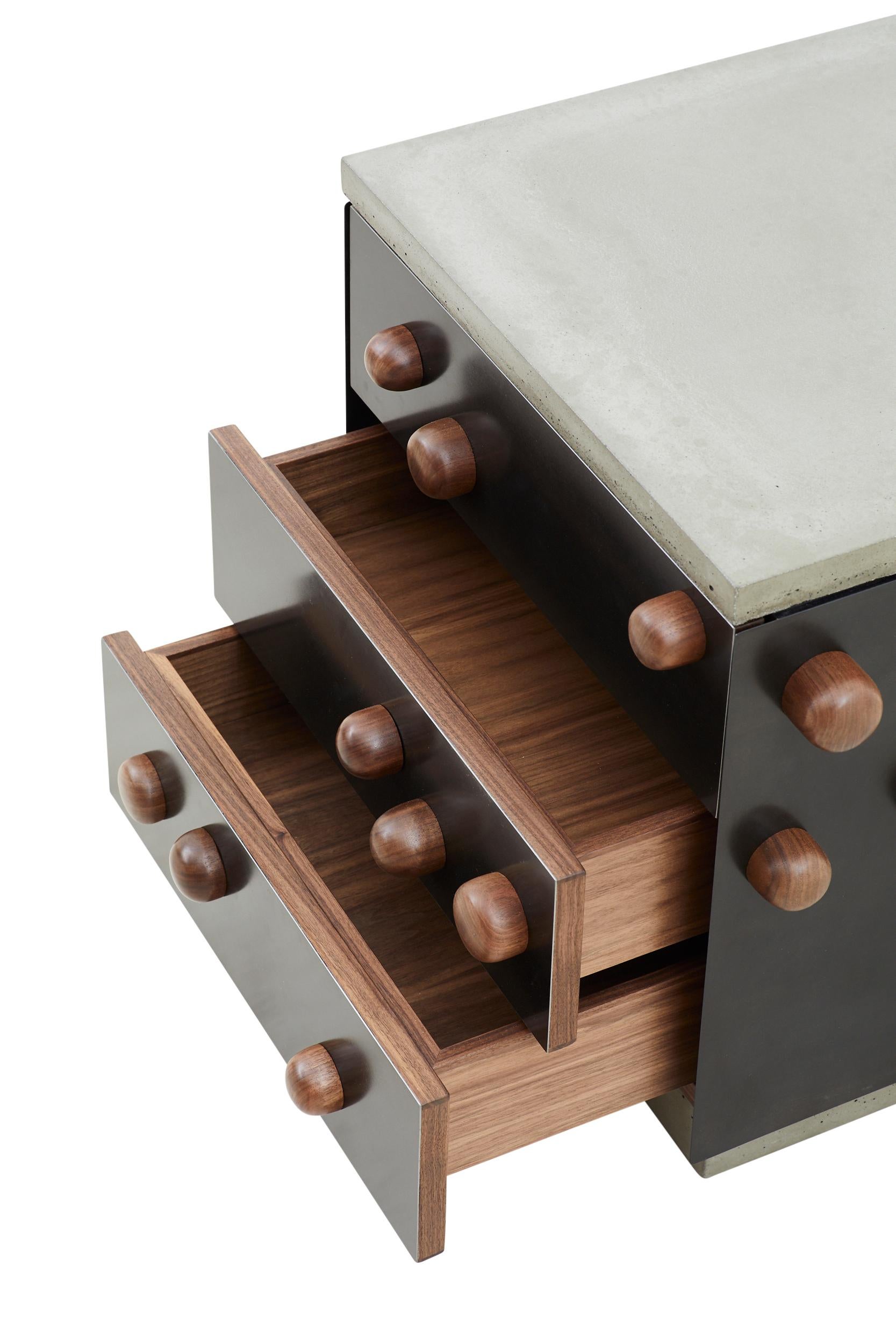 Table d'appoint en placage d'acier, moulée Conrete « Protrusions End Table » avec tiroirs en vente 2