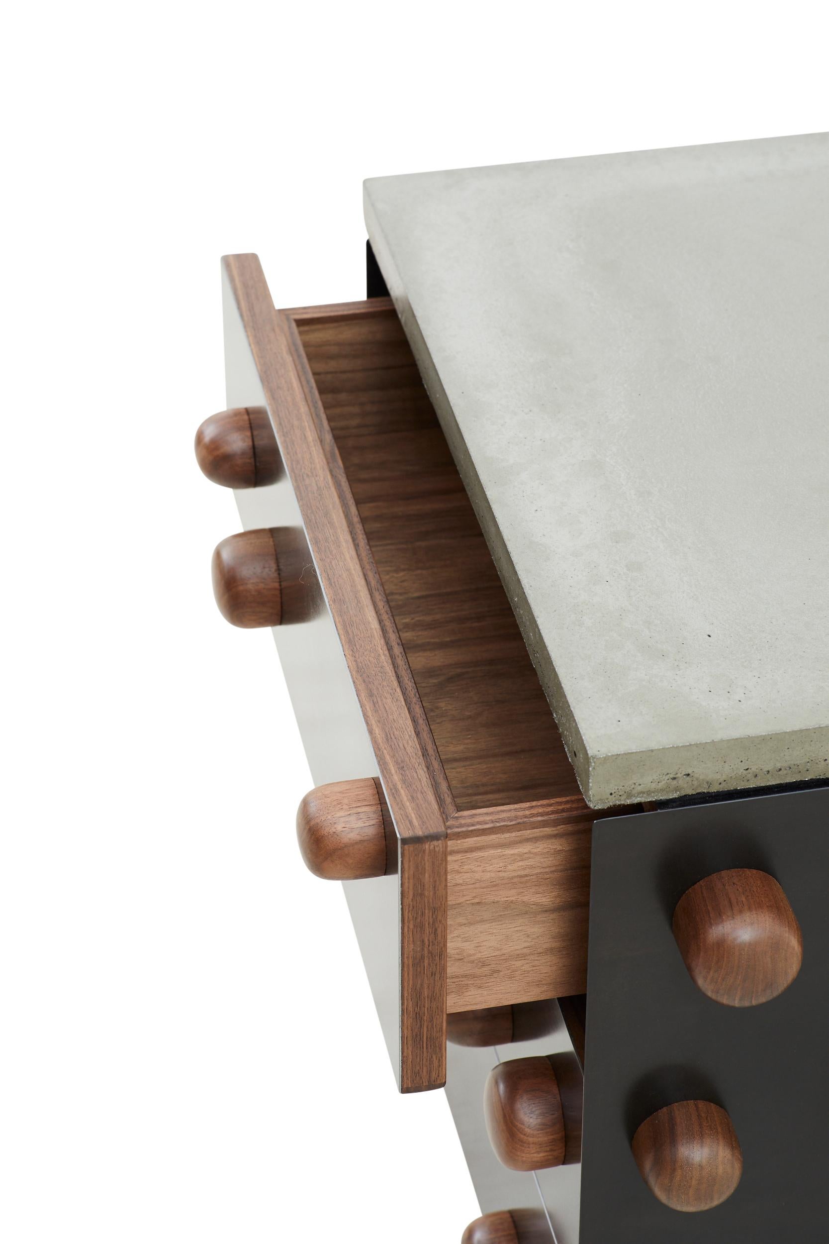 Table d'appoint en placage d'acier, moulée Conrete « Protrusions End Table » avec tiroirs en vente 1