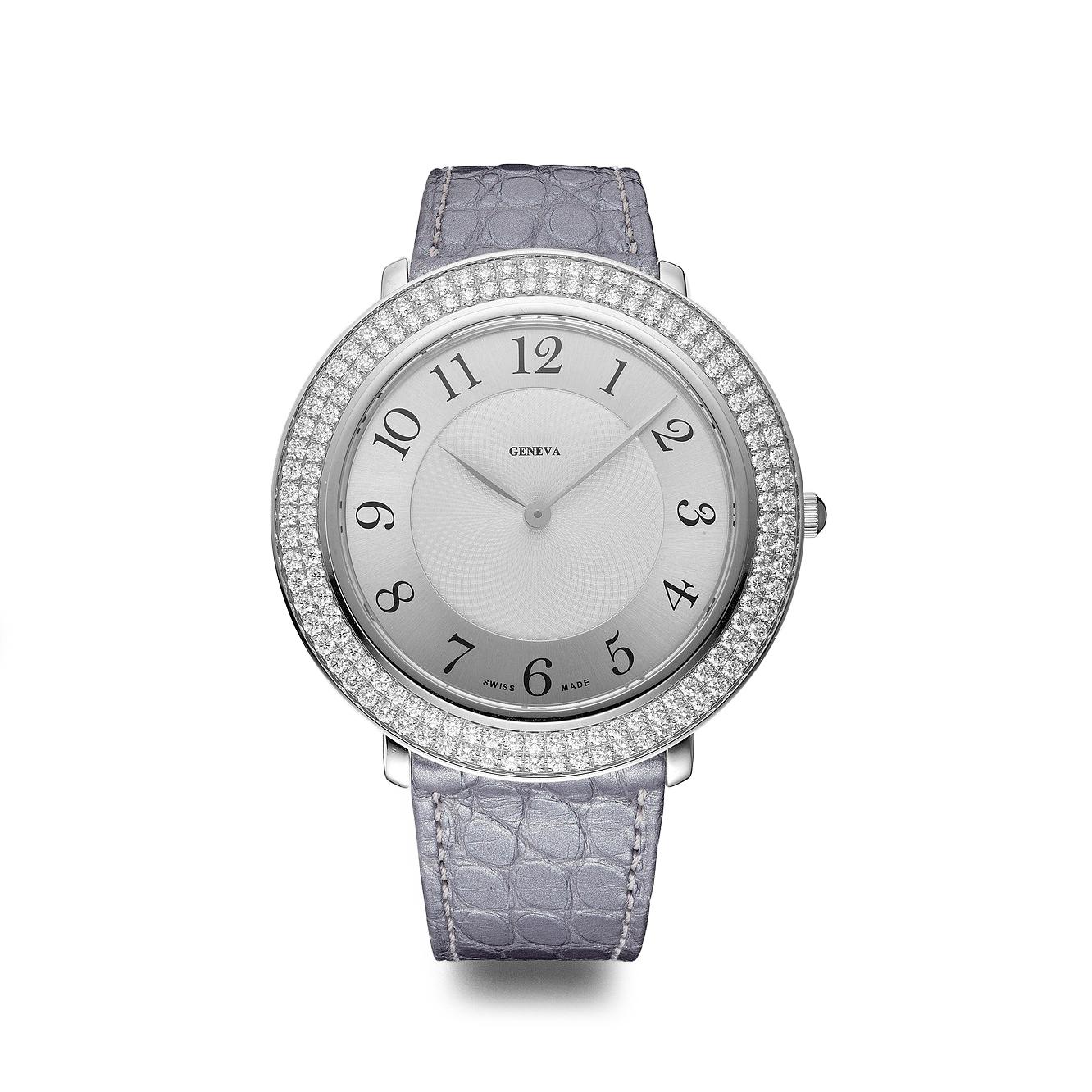 Watch in steel, silver dial, bezel set with 138 diamonds 2.52 cts with prong buckle alligator strap quartz movement.

We do not guarantee the functioning of this watch.