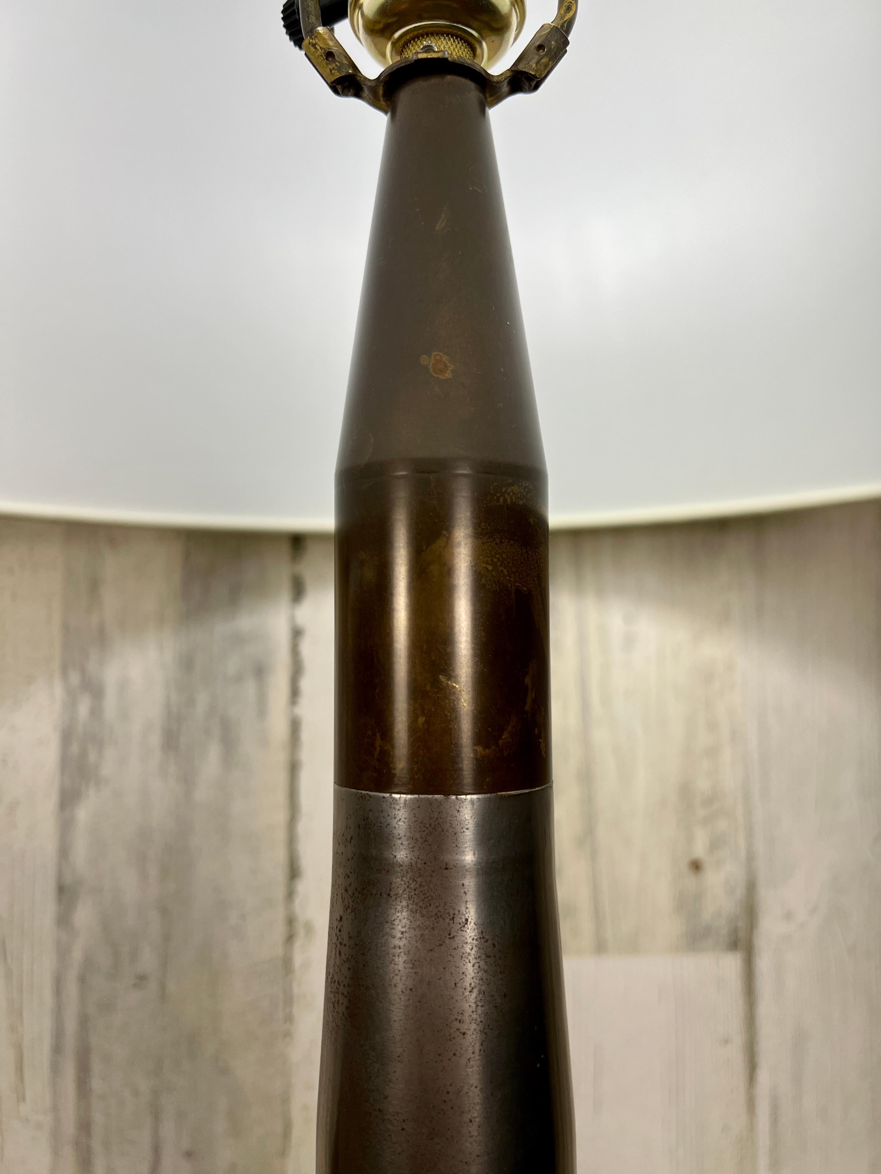 Artillery-Muschellampen aus Stahl, Messing und Lucite im Angebot 6