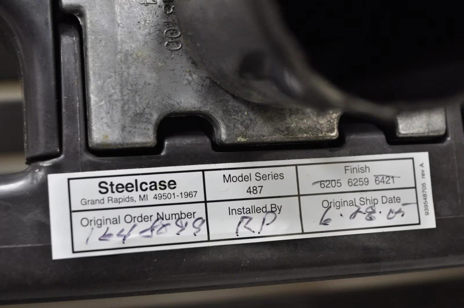 Steelcase 487 Cachet Swivel Office Desk Chair with Blue Seat - a Pair en vente 3